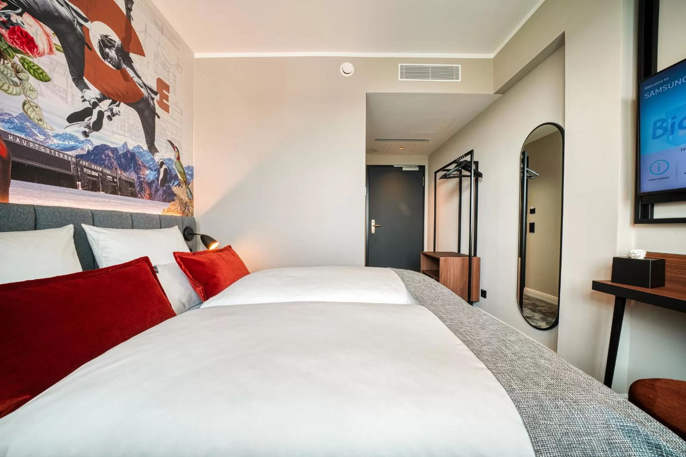 Photo of the whole room, Bed in Vienna House Easy by Wyndham Hannover City