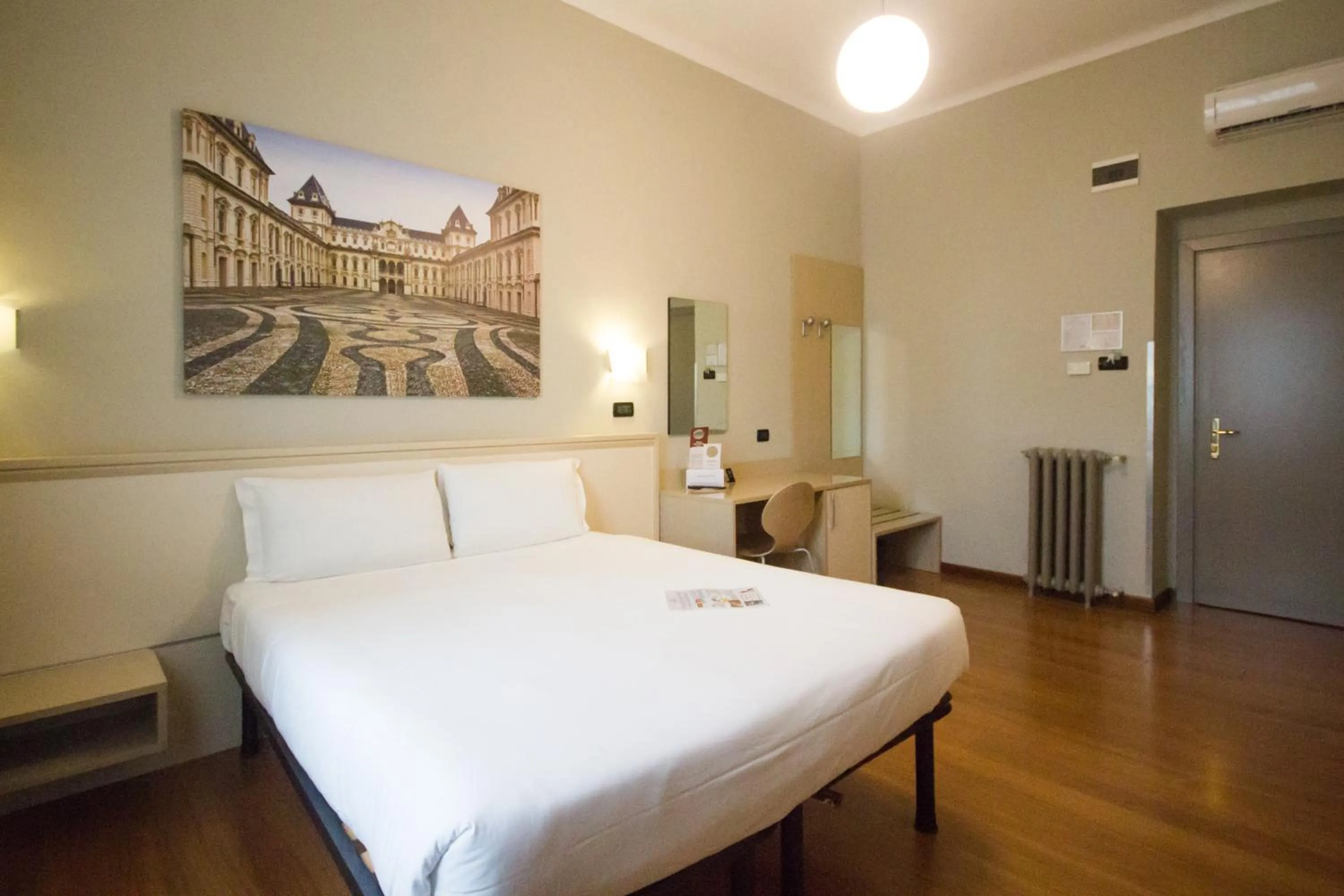 Photo of the whole room, Bed in Best Quality Hotel Dock Milano
