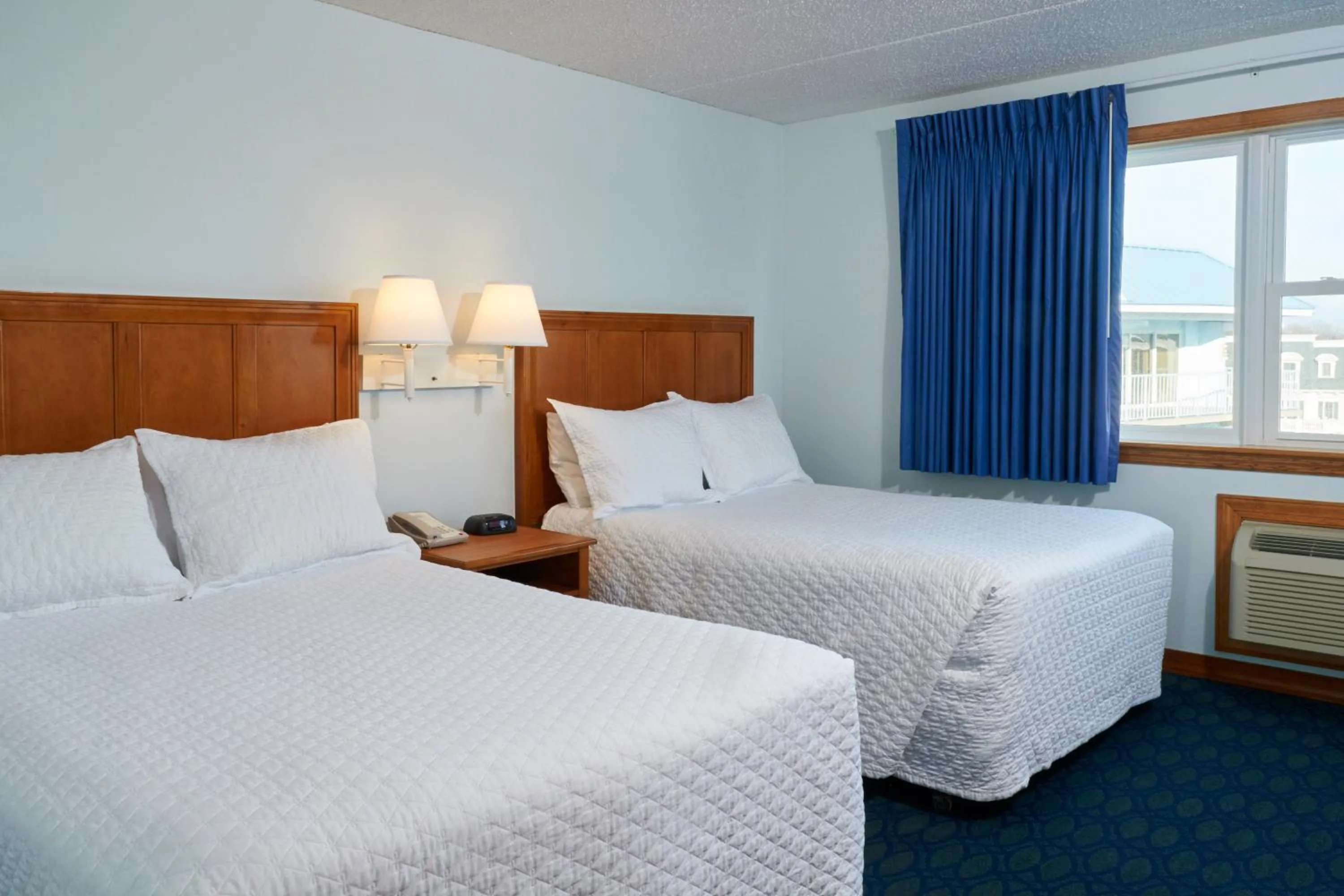 Bed in Sea Crest Inn