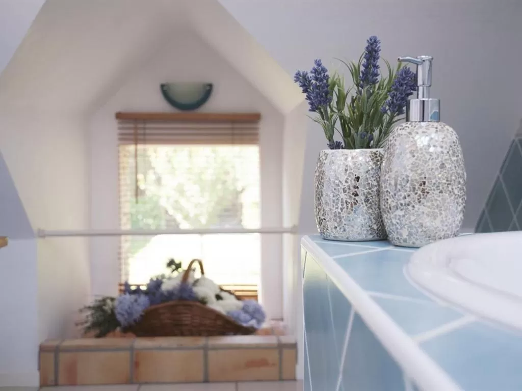 Twin Room with Private Bathroom in Chambres d'Hotes - La Marmoire