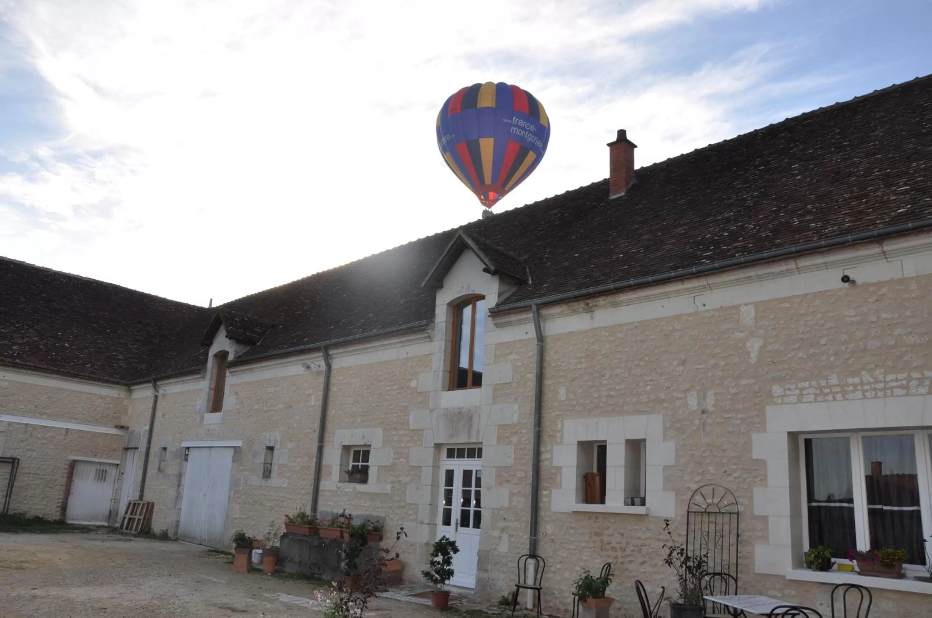 Facade/entrance in Les Pierres D'aurèle Chambres d'Hôtes