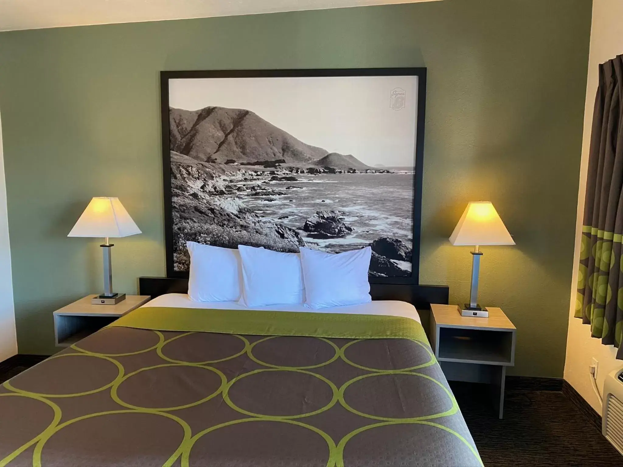 King Room - Non-Smoking in Super 8 by Wyndham Monterey King Room - Non-Smoking in Super 8 by Wyndham Monterey