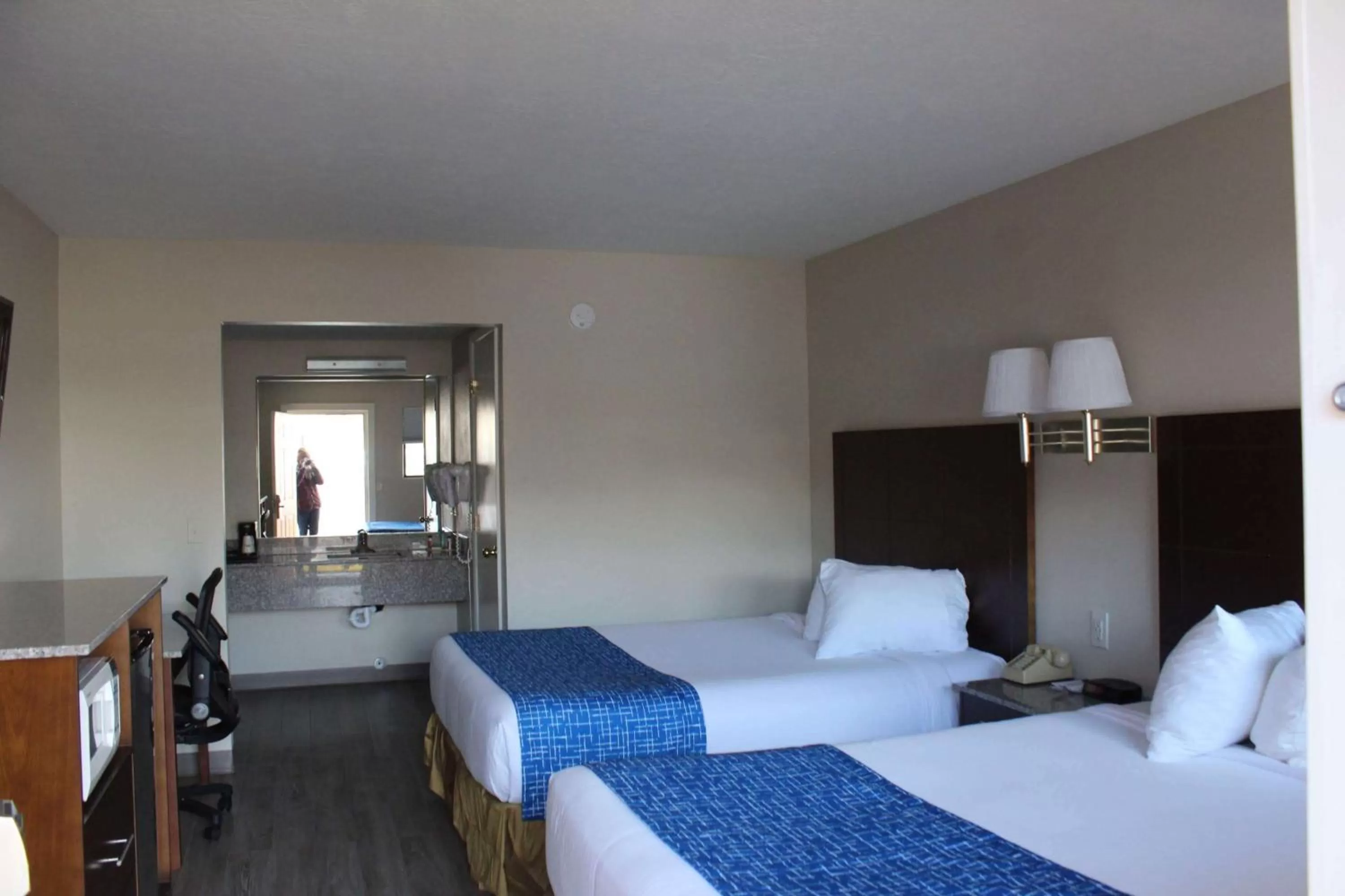 Photo of the whole room, Bed in Travelodge by Wyndham Cedar City