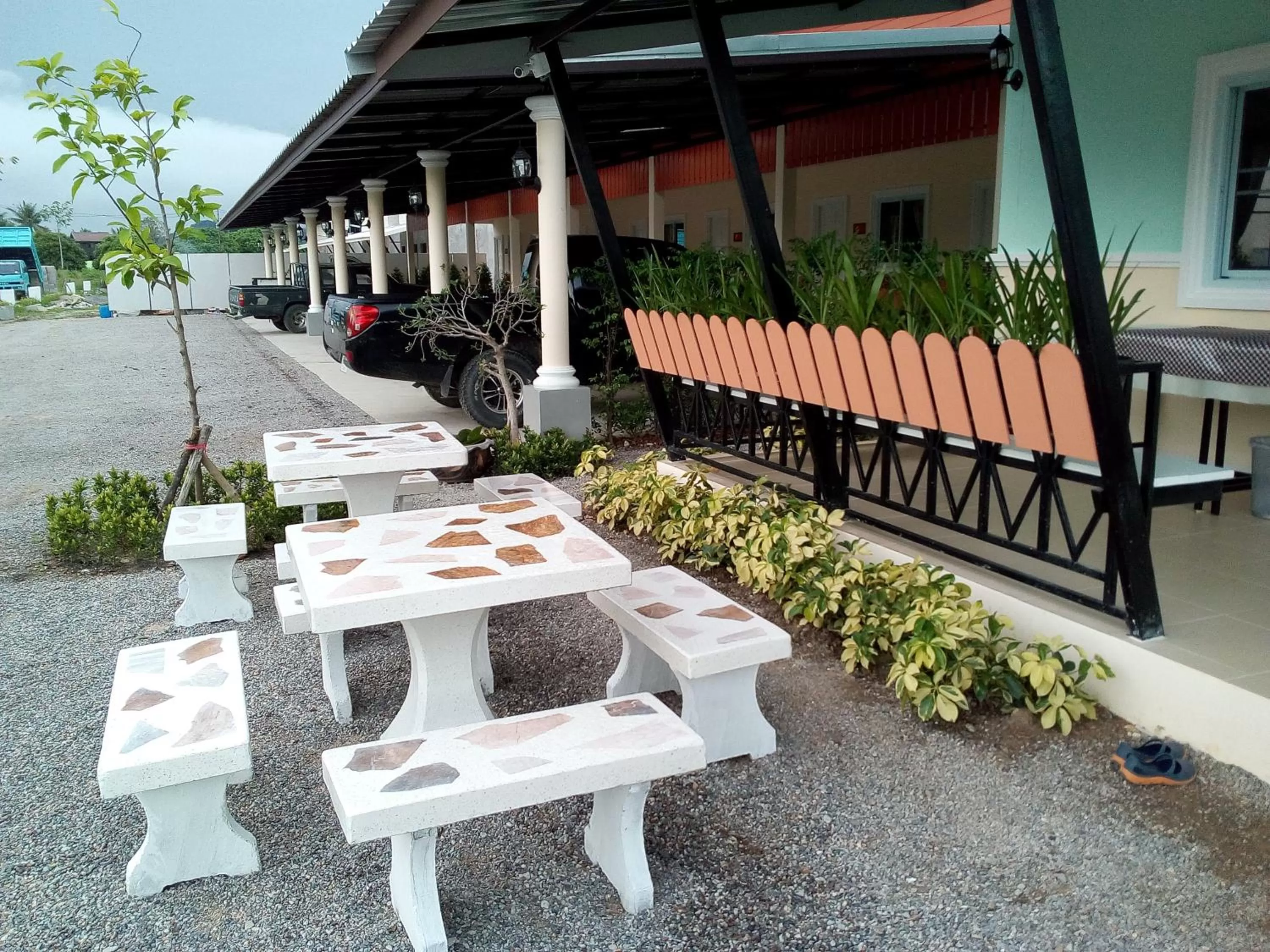 Restaurant/places to eat, Patio/Outdoor Area in Fancy Carp Resort