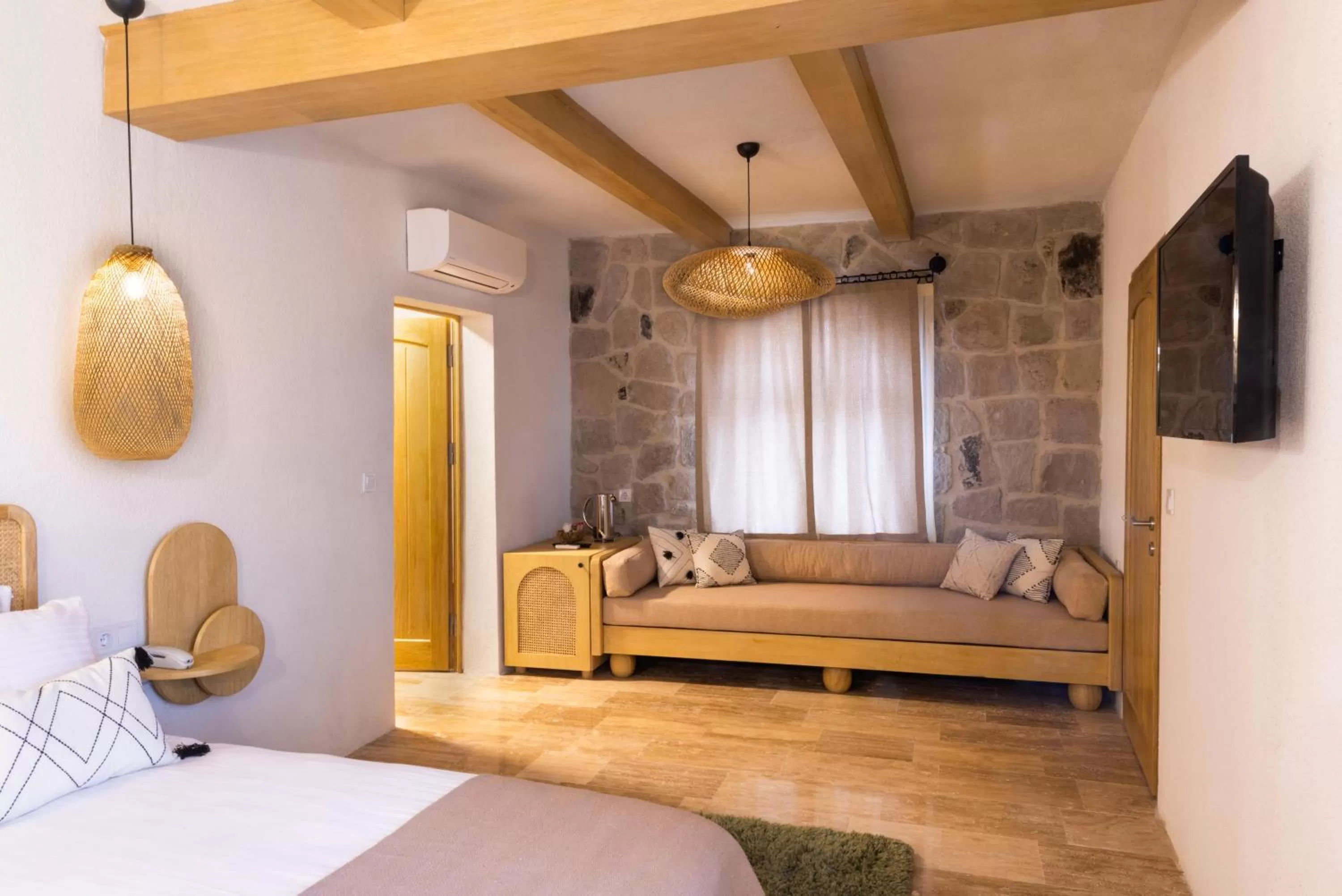 Living room, Bed in Cappadocia Naif Hotel - Adults Only