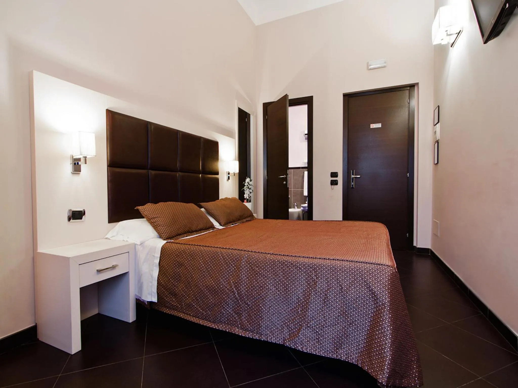 Photo of the whole room, Bed in Cenci Bed & Breakfast Fontana di Trevi