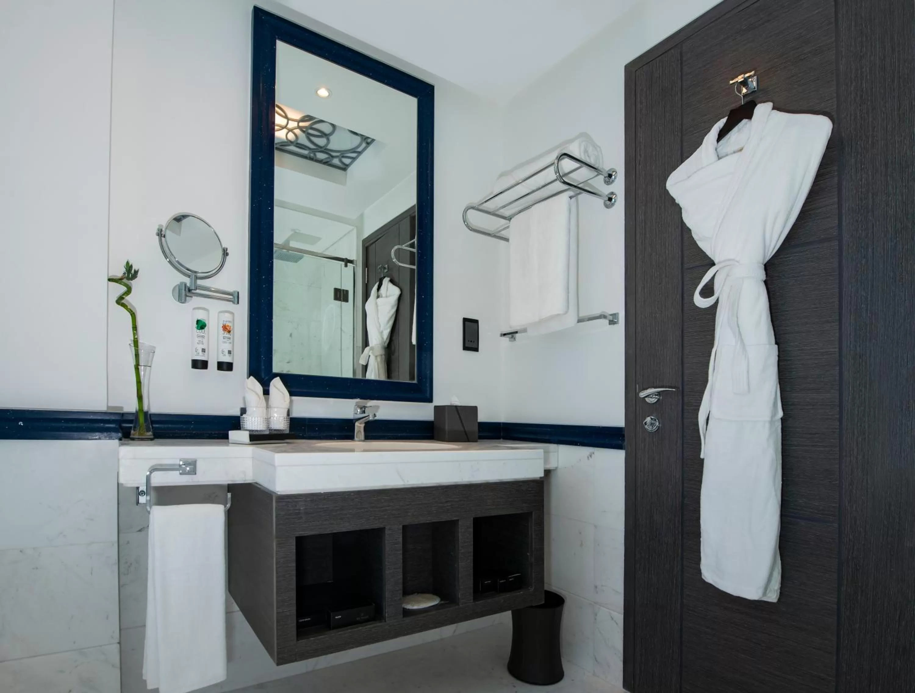 Bathroom in Edge Creekside Hotel