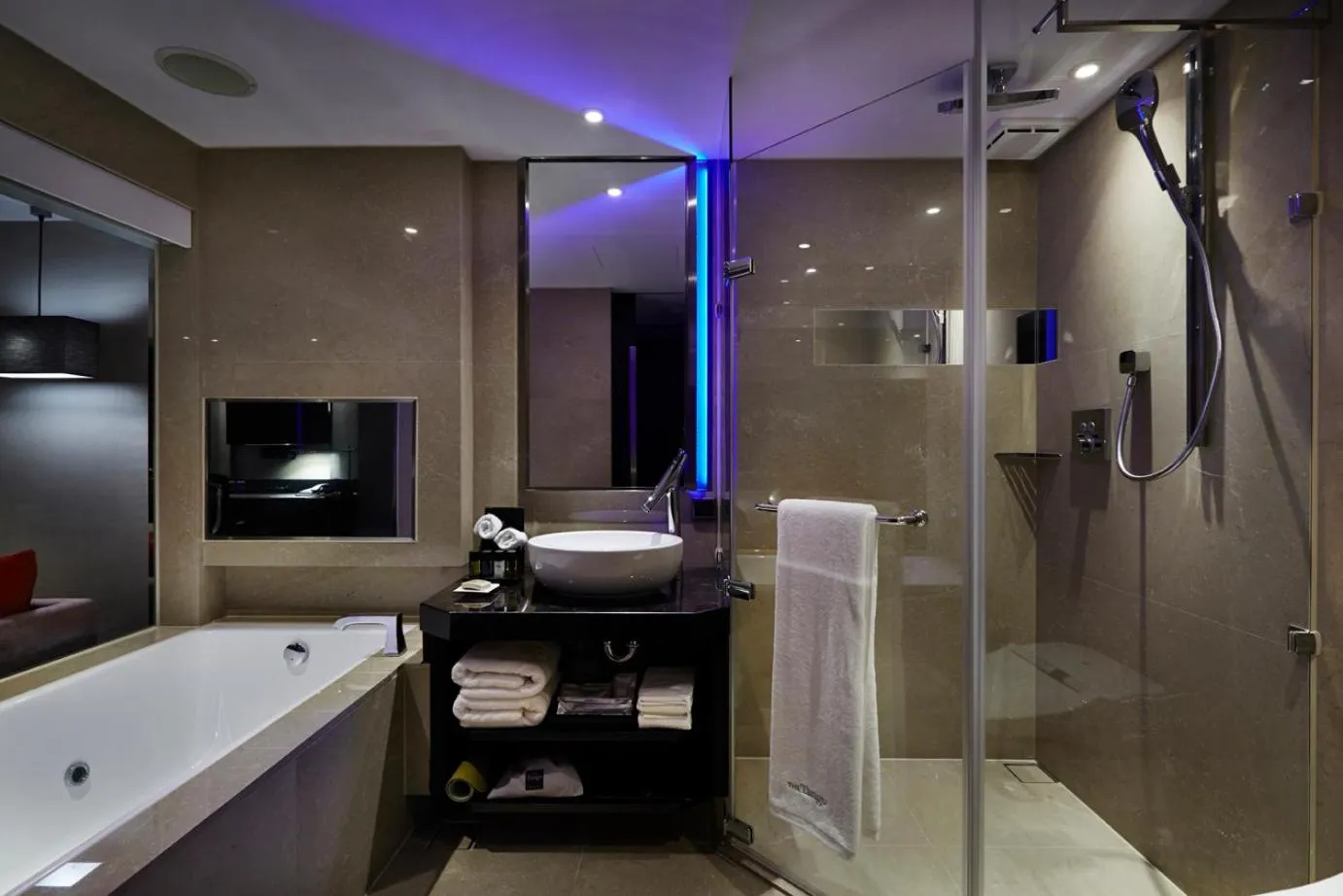 Toilet in The Tango Hotel Taipei FuHsing