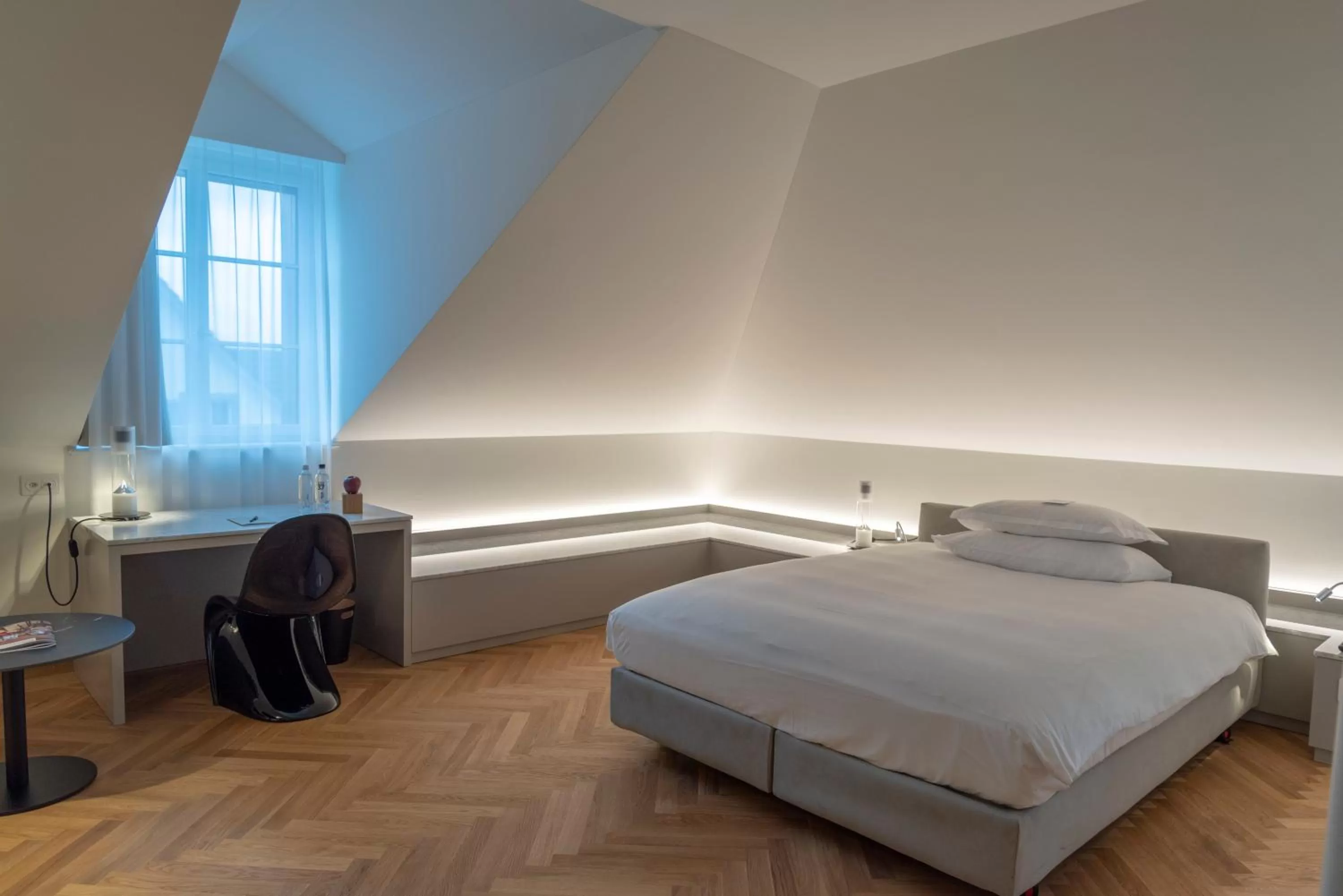 Bed in CASPAR Swiss Quality Hotel