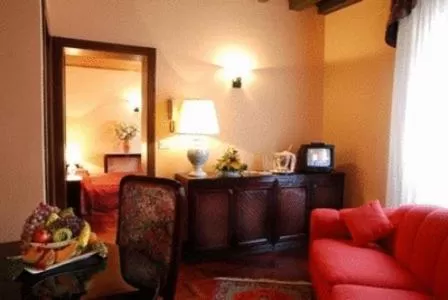 Seating area in Hotel Aldo Moro