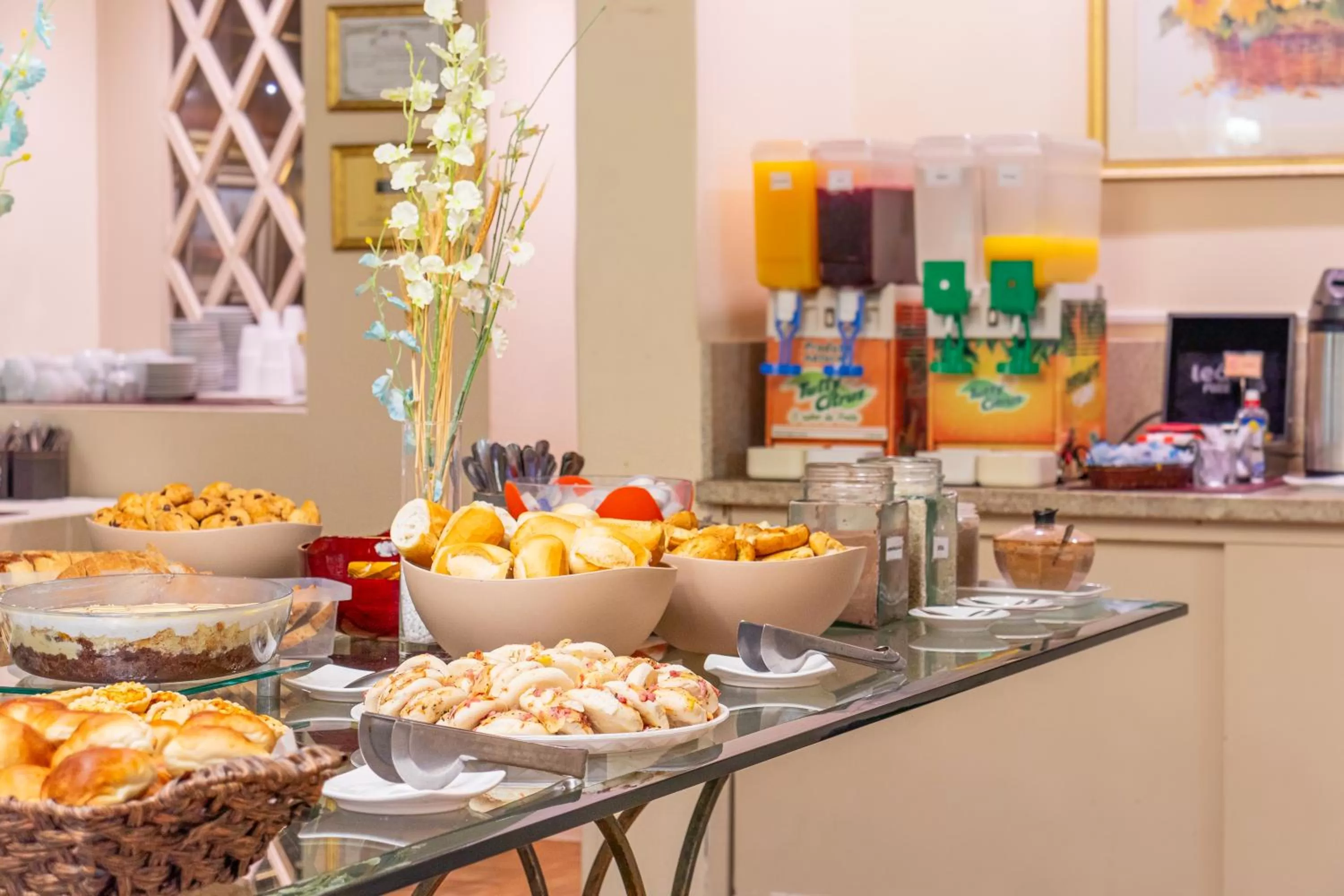 Coffee/tea facilities in Lancaster Hotel by Castelo Itaipava