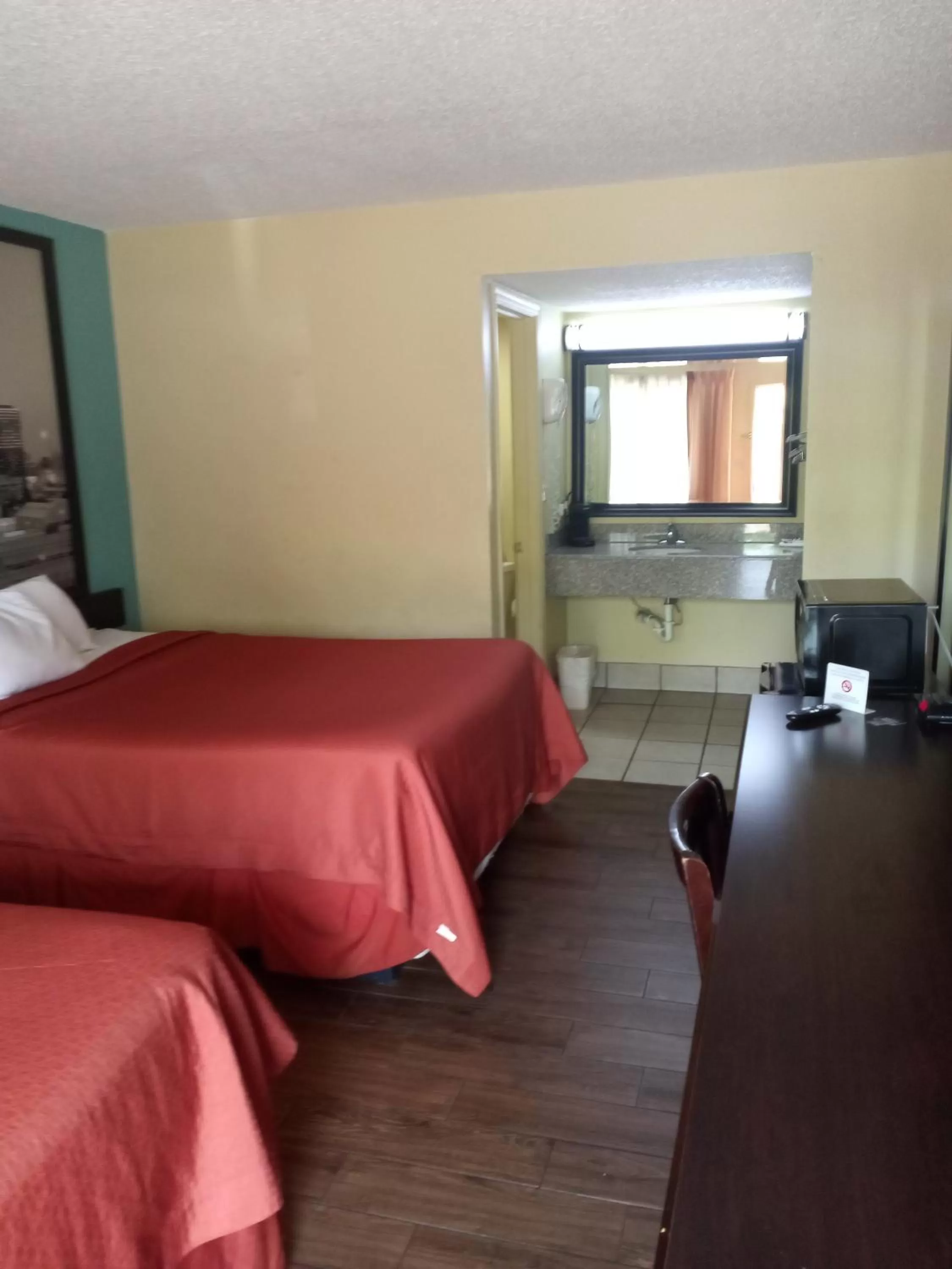 Bedroom, Bed in Super 8 by Wyndham Tulsa - Route 66