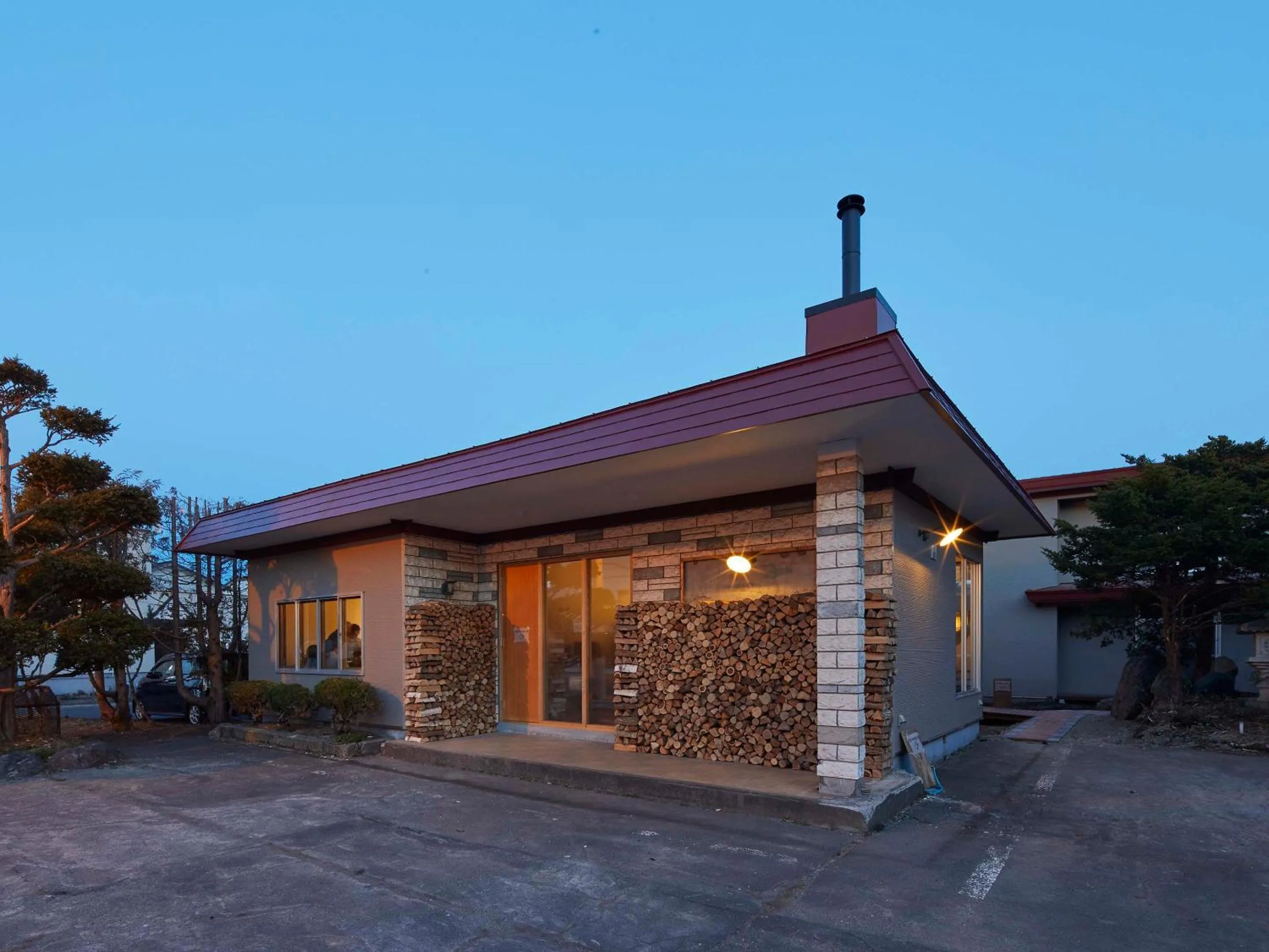 Facade/entrance in haku hostel