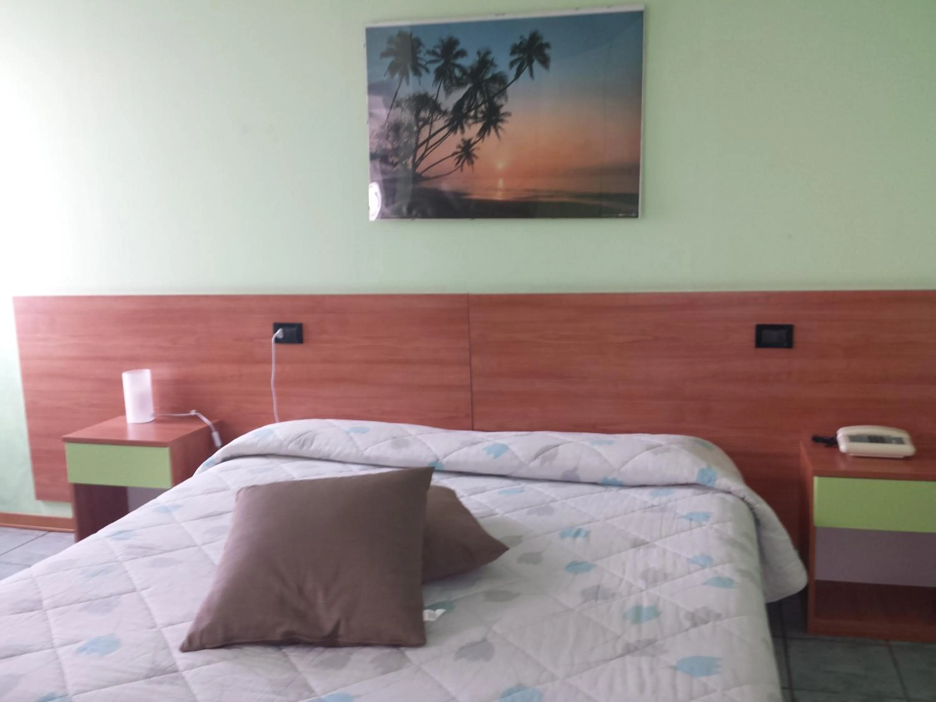 Bed in Hotel Stazione sul lago di Iseo