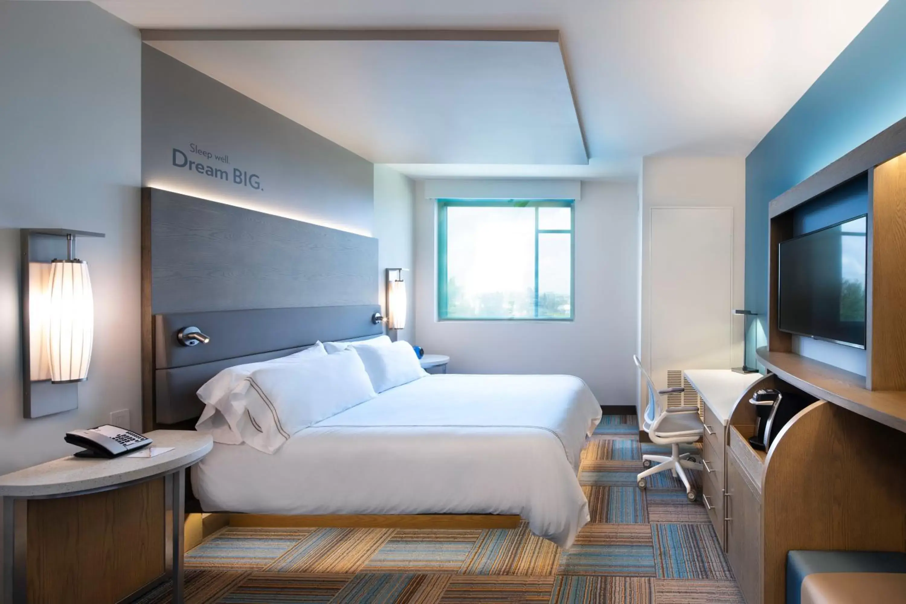 King Room with Mobility Accessible Tub and Lake View in EVEN Hotel Miami - Airport by IHG King Room with Mobility Accessible Tub and Lake View in EVEN Hotel Miami - Airport by IHG