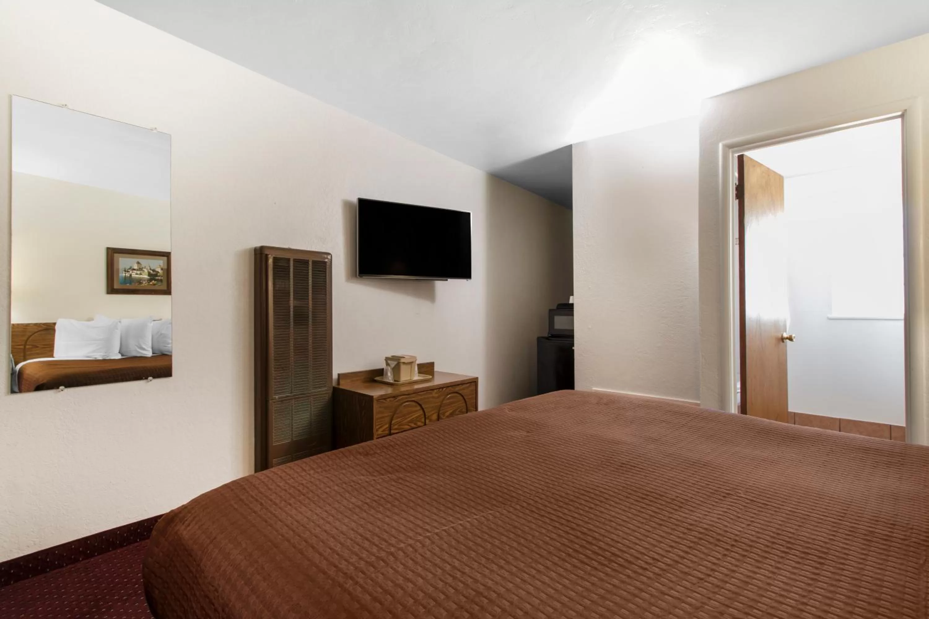 Bed in Eureka Town House Motel - Historic Old Town