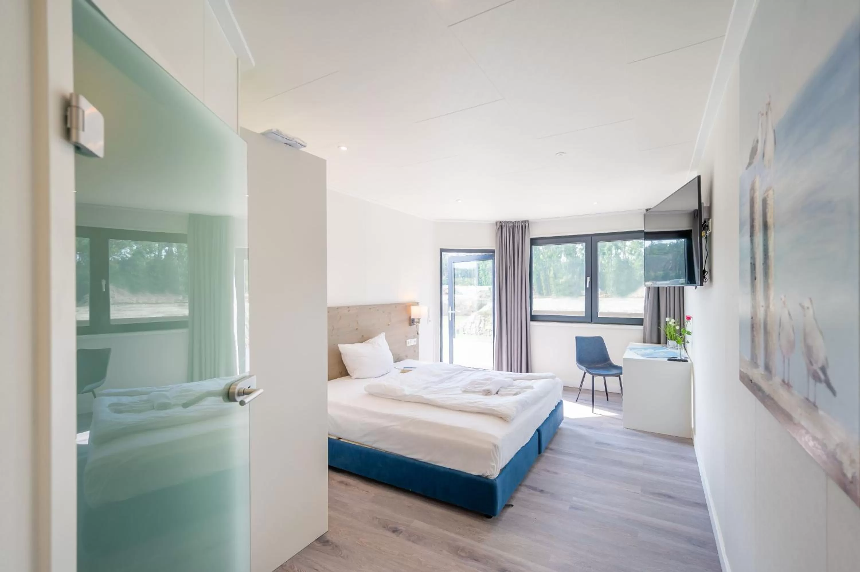 Photo of the whole room, Bed in Marina Martinshafen