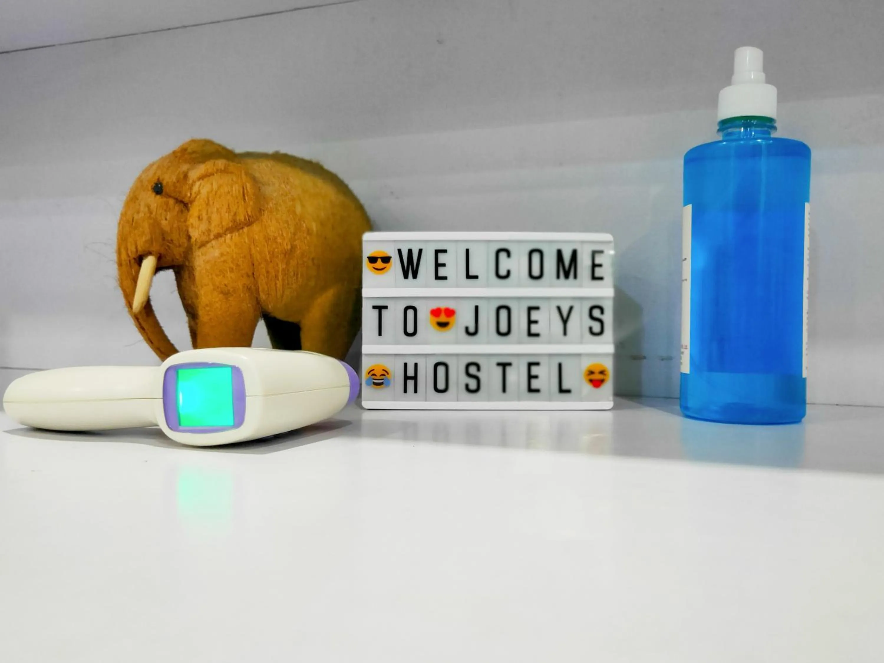 Communal lounge/ TV room in Joey's Hostel Delhi - 20 mins from Railway Station