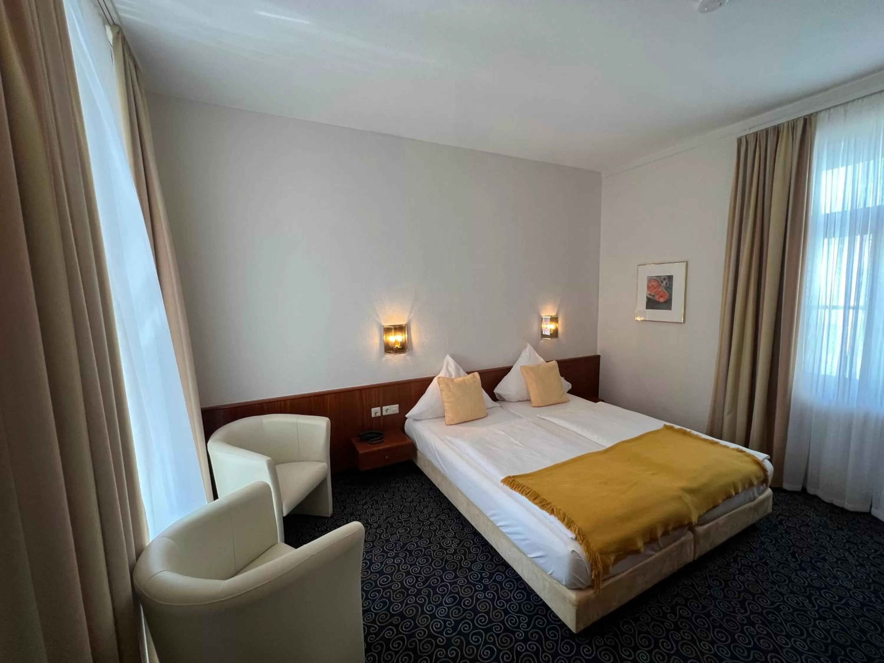 Photo of the whole room in Stadthotel