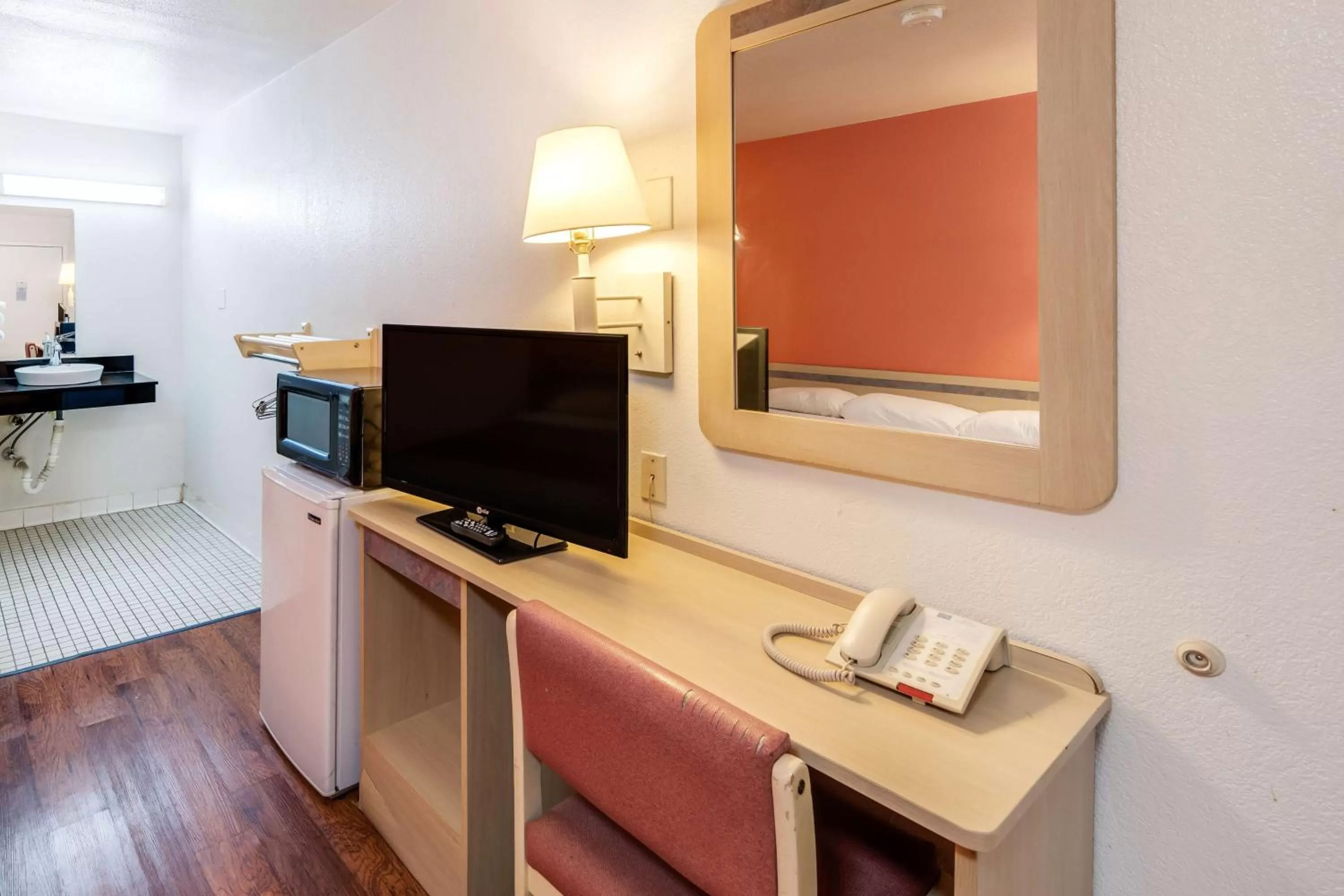 Photo of the whole room in Motel 6-Greenville, TX