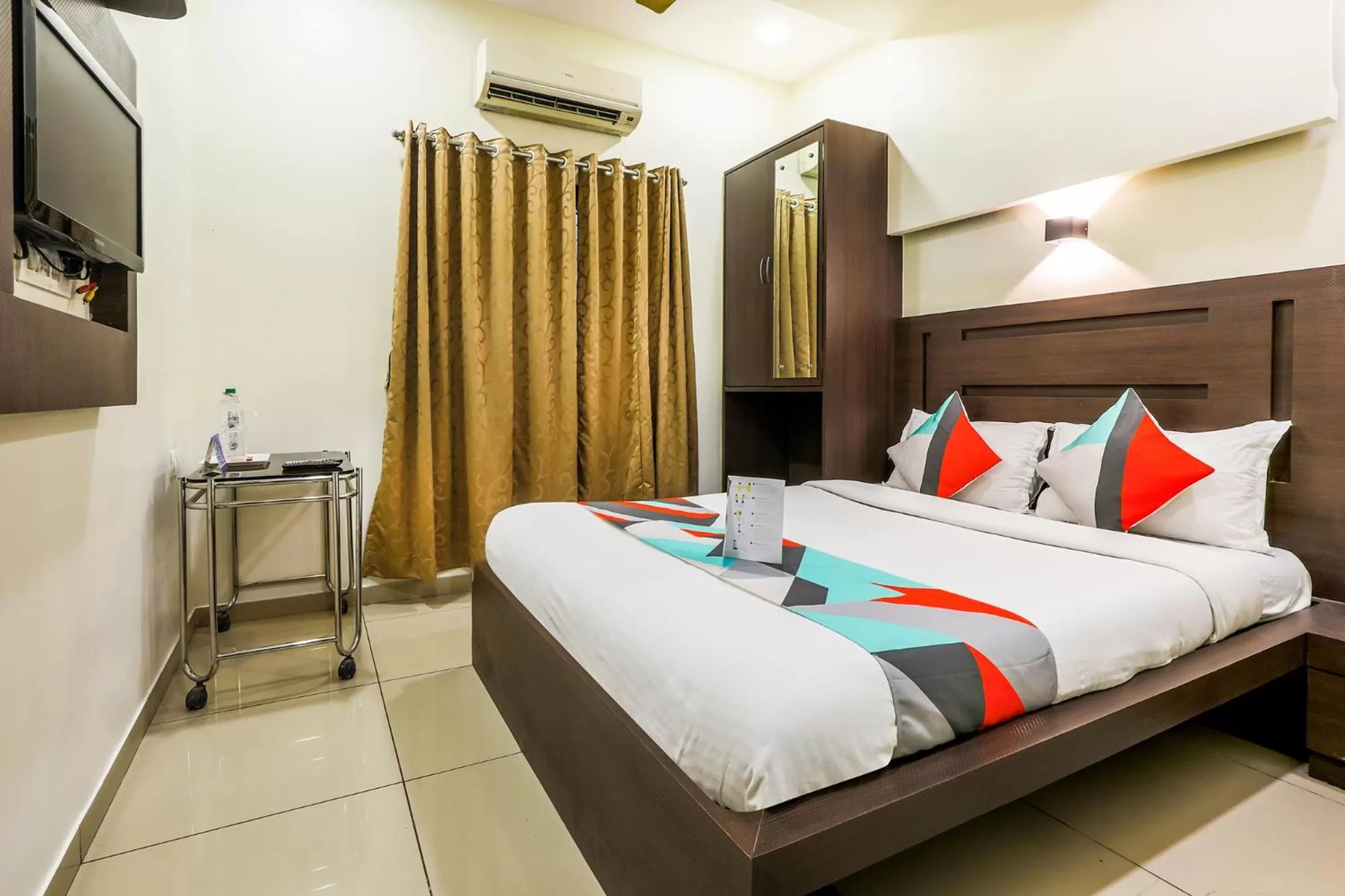 Bedroom, Bed in FabExpress Adore Inn - Nr Mumbai International Airport