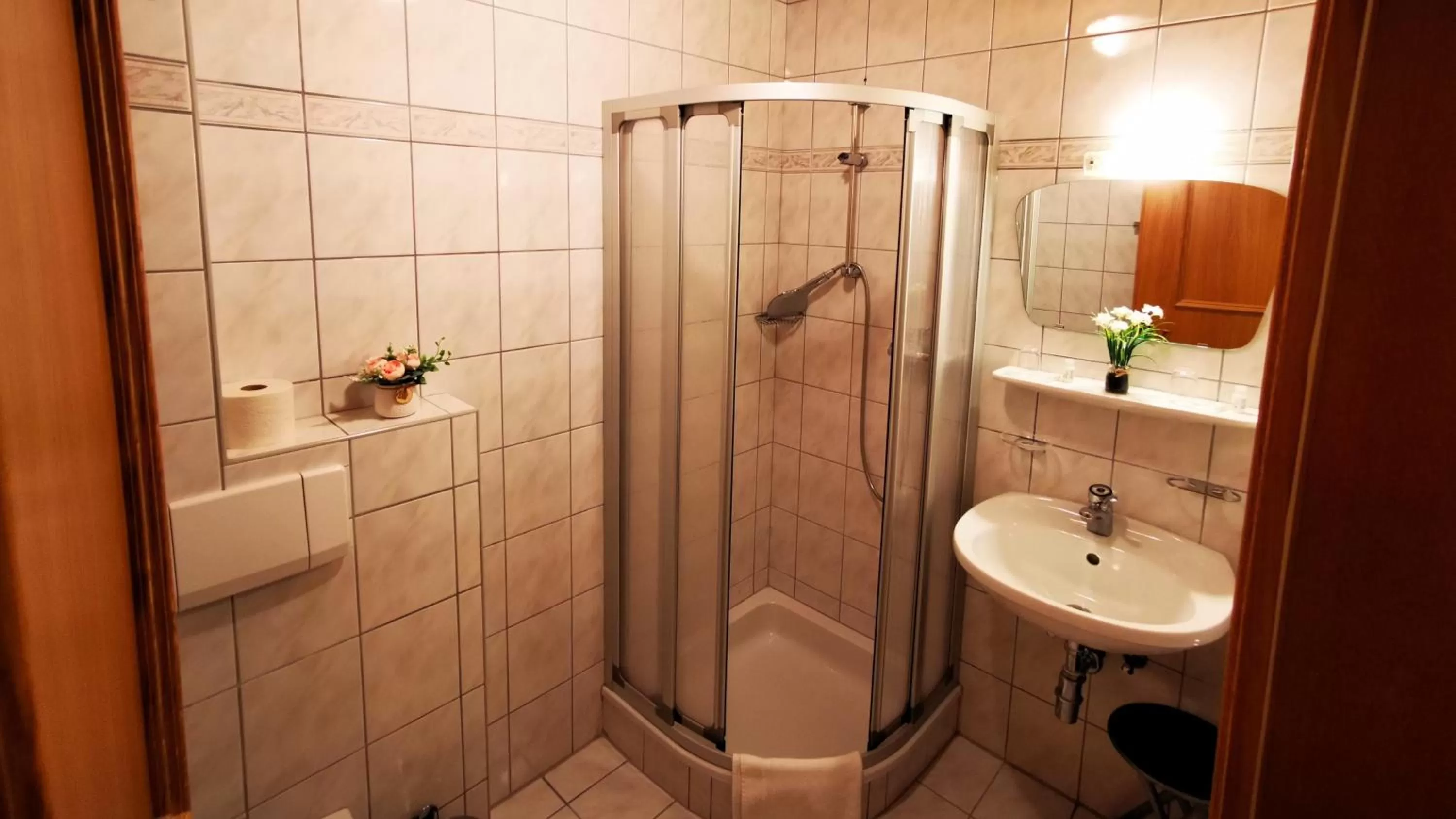 Shower, Bathroom in Gasthof Geronimo