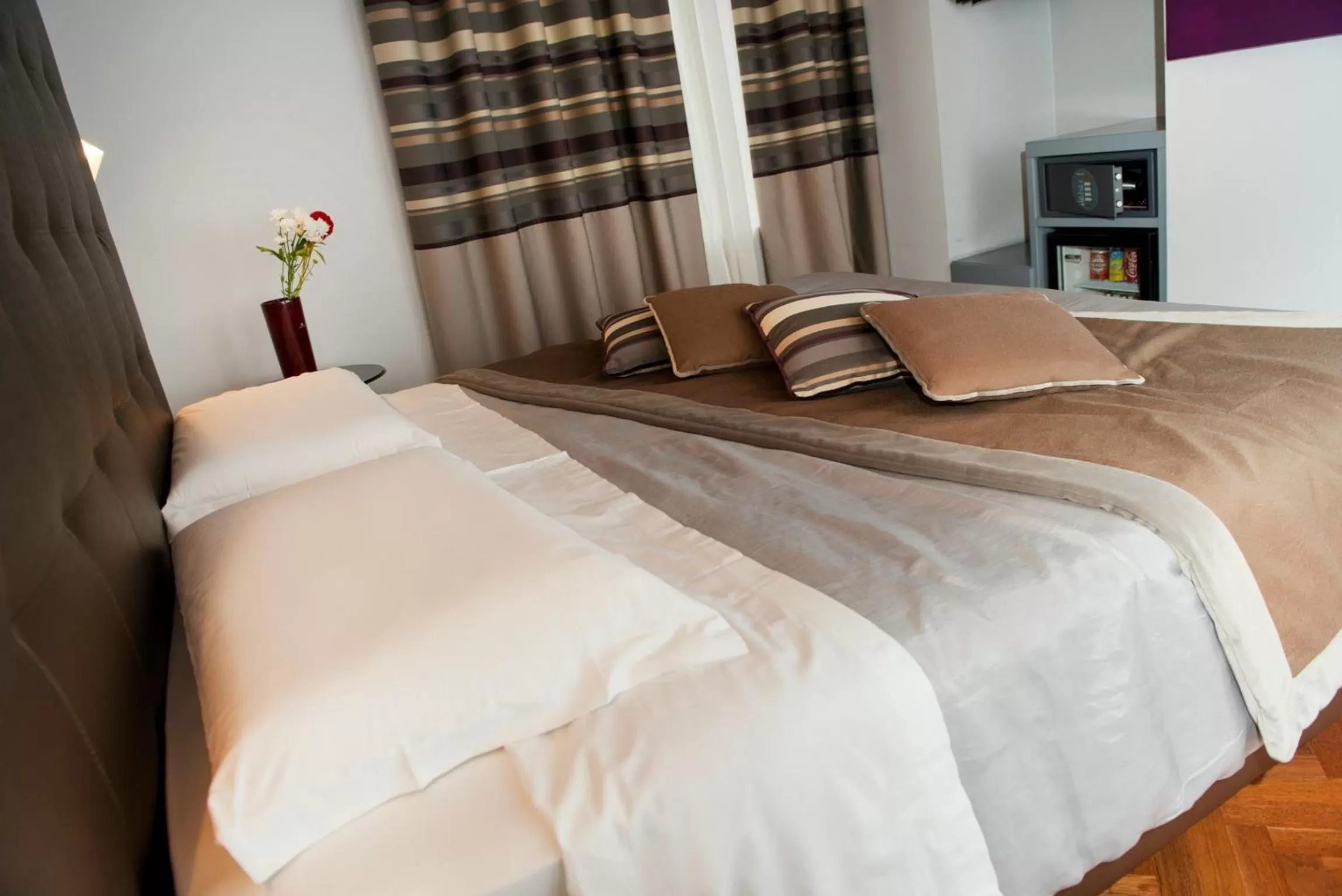 Decorative detail, Bed in Relais Forus Inn