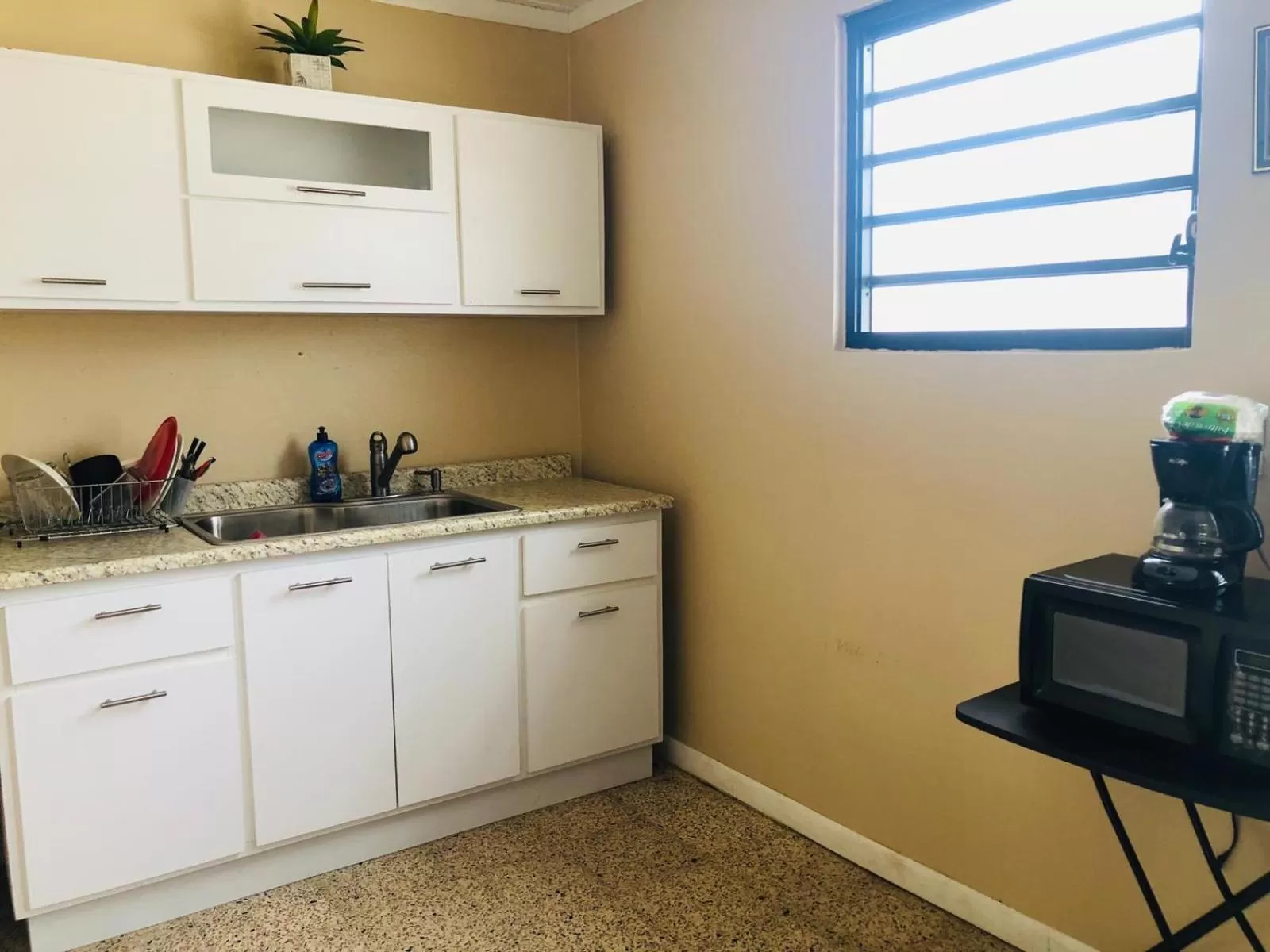 Kitchen or kitchenette, Kitchen/Kitchenette in Arecibo Inn