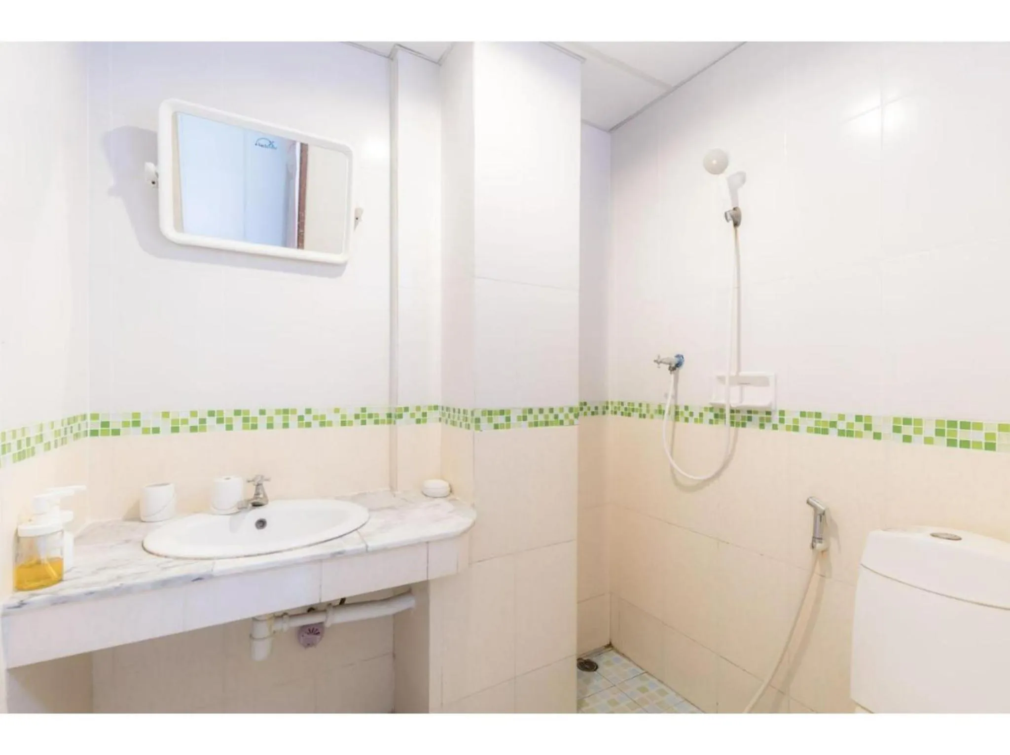 Bathroom in OYO 75405 Ladda Place