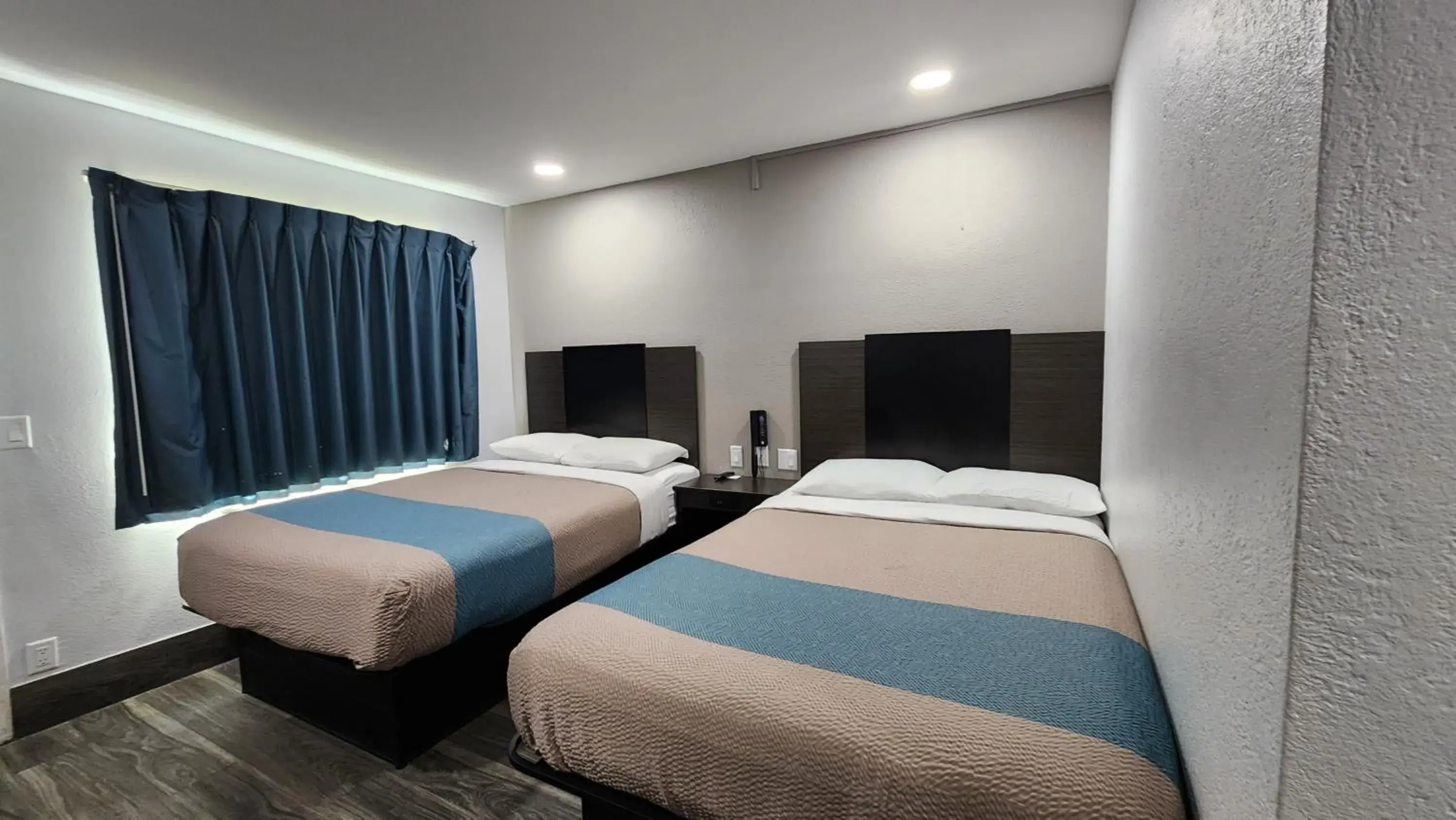 Deluxe Double Room – Disability Access in Motel 6-Galveston, TX Deluxe Double Room – Disability Access in Motel 6-Galveston, TX