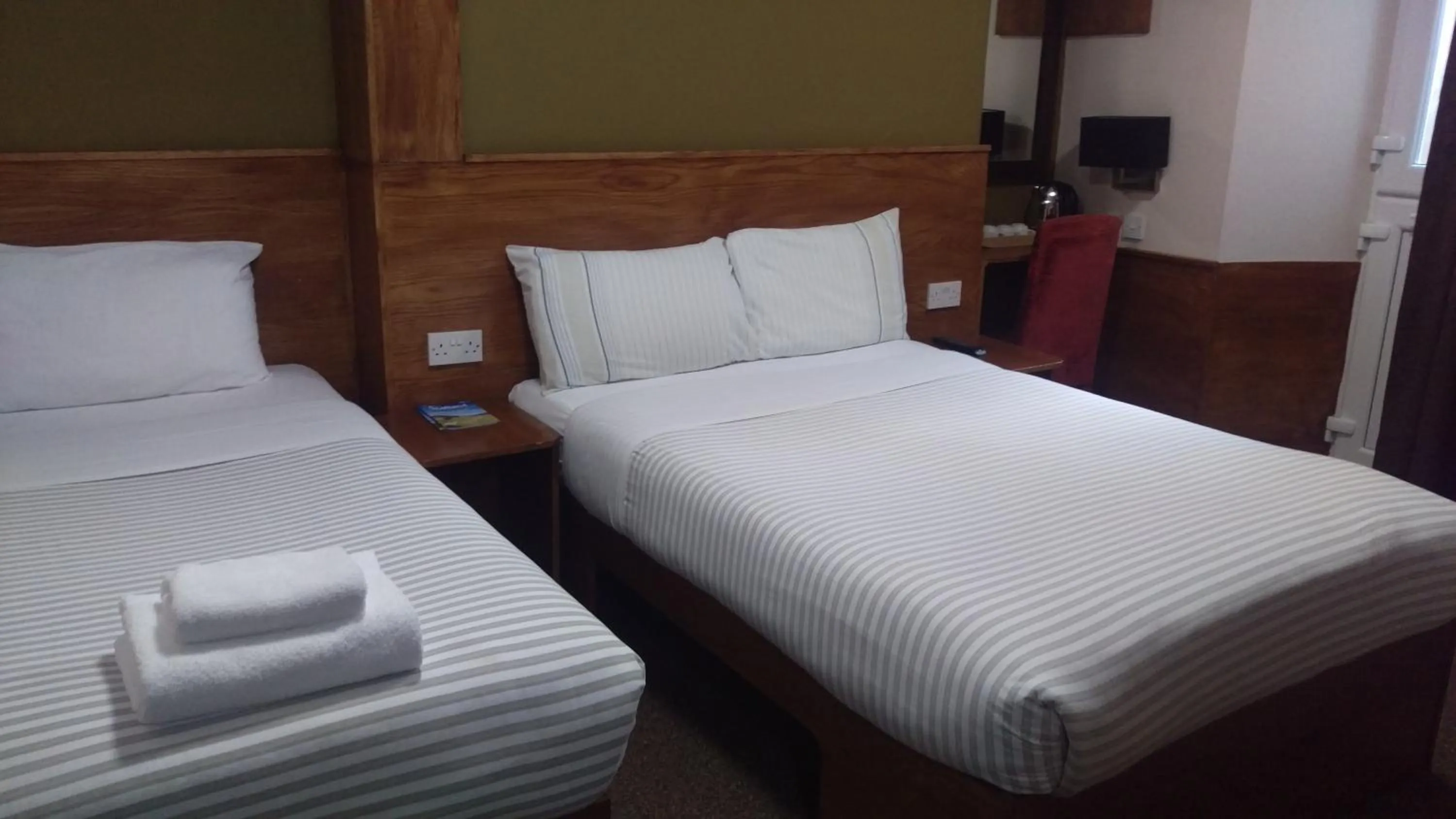 Bedroom, Bed in Leith House