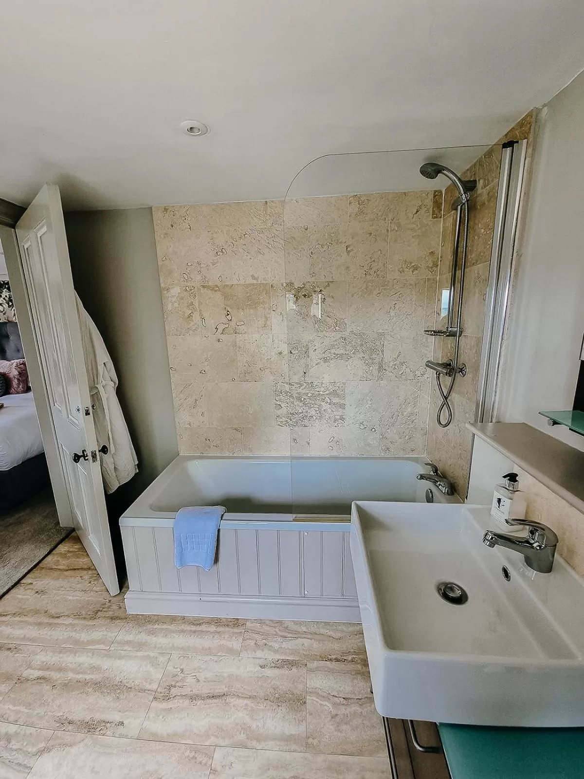 Shower in Verzon House