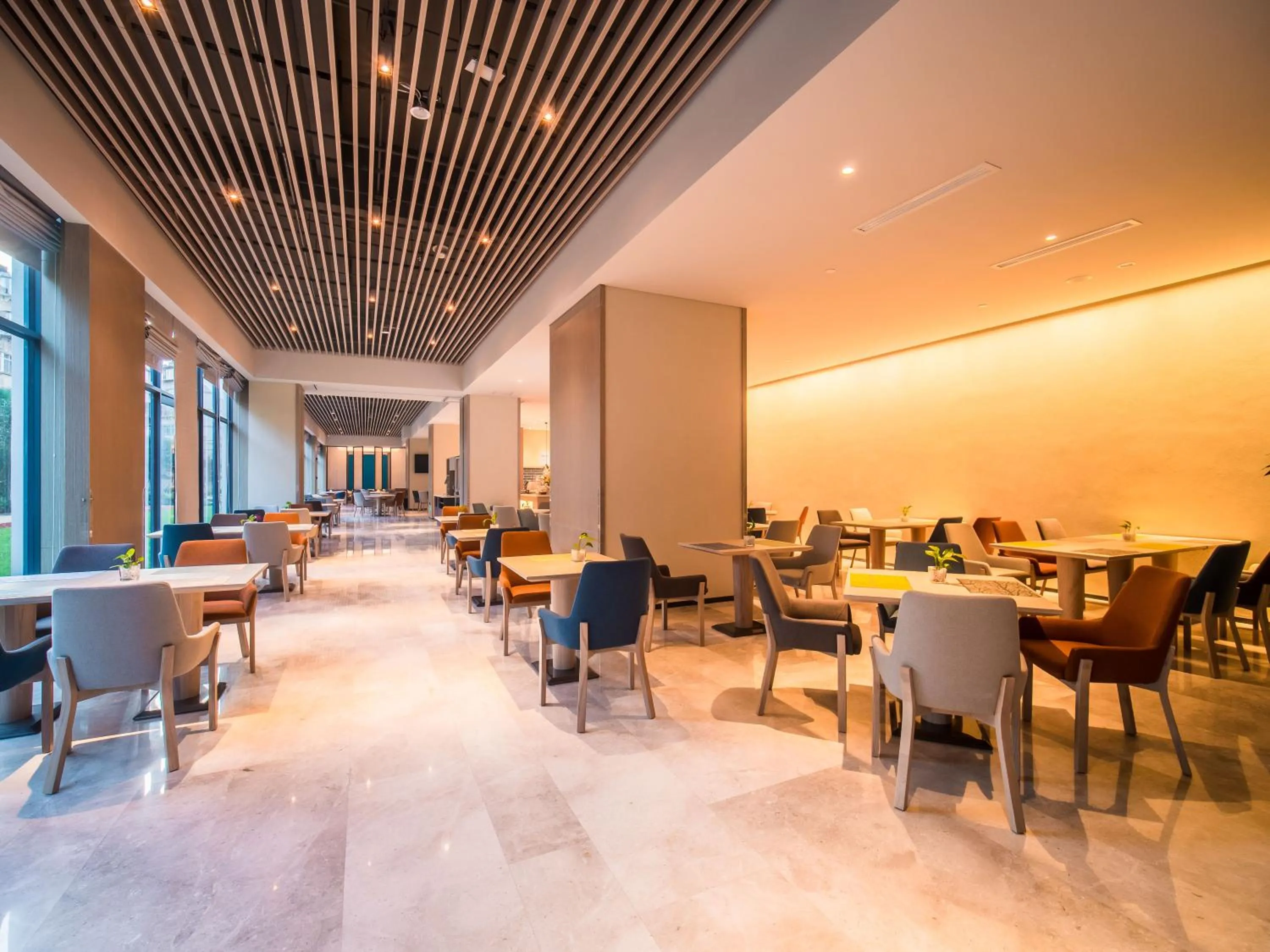 Restaurant/places to eat in Holiday Inn Express Kunming West by IHG