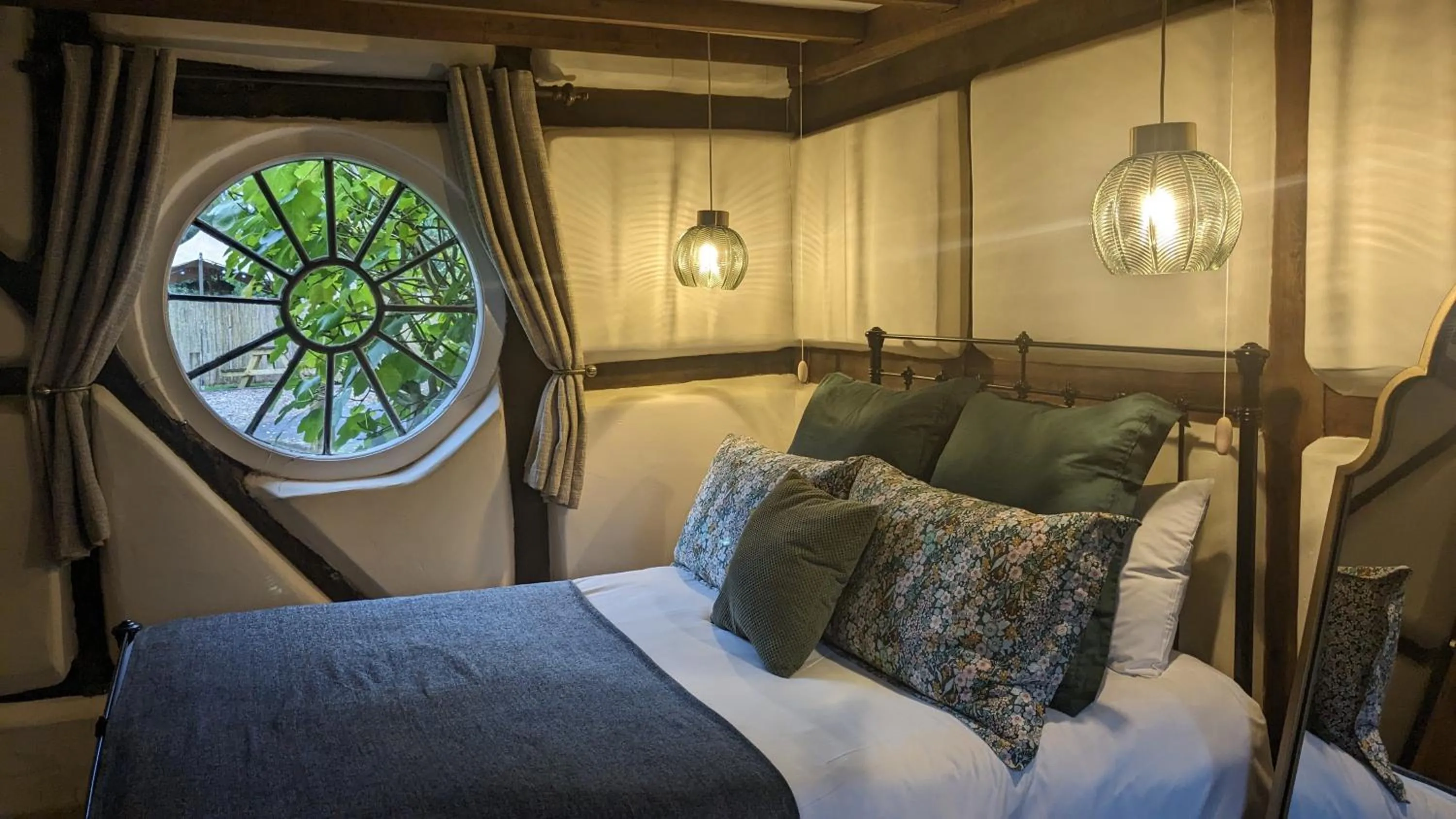 Bed in Old Rectory House, Redditch