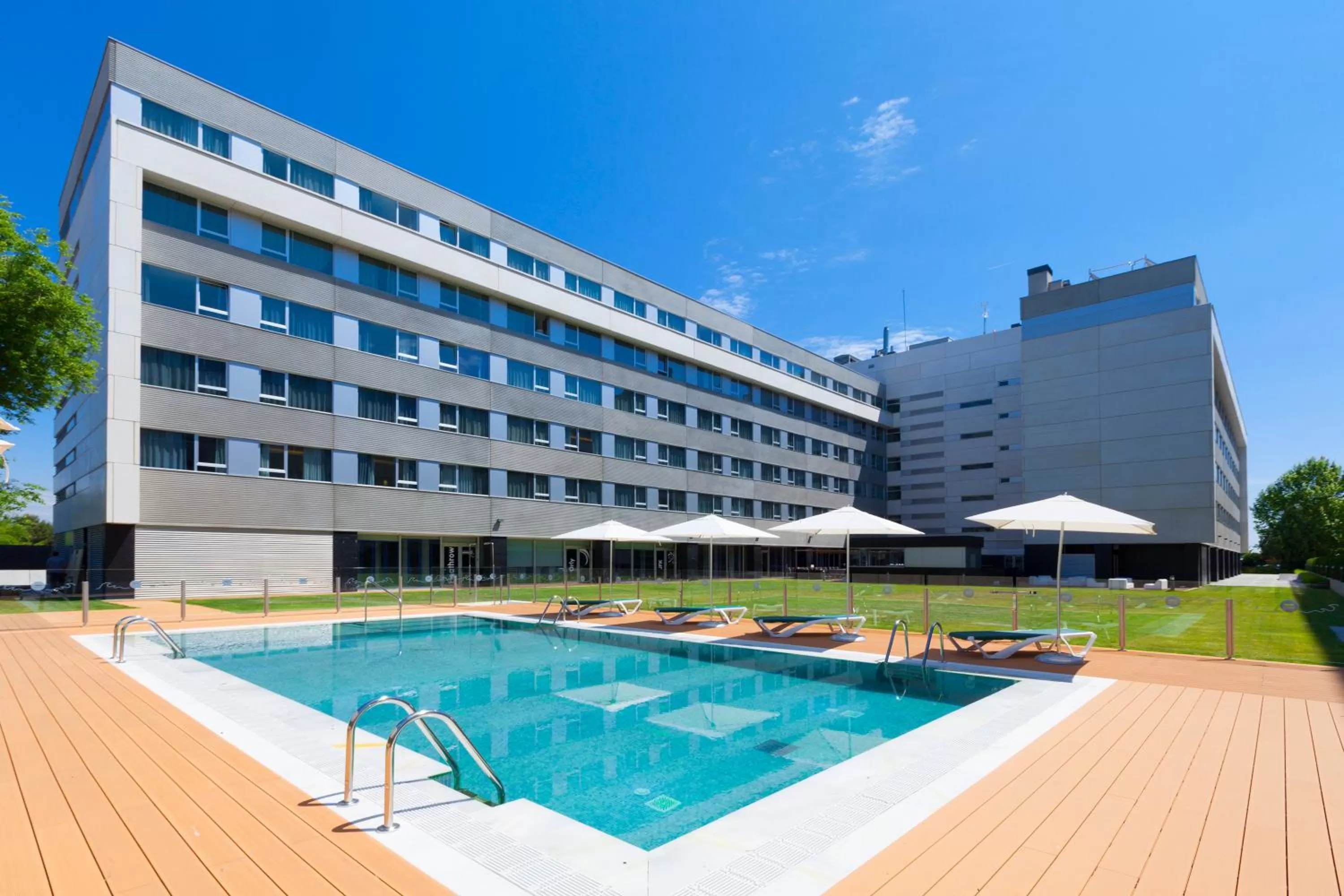 Swimming pool in Axor Feria