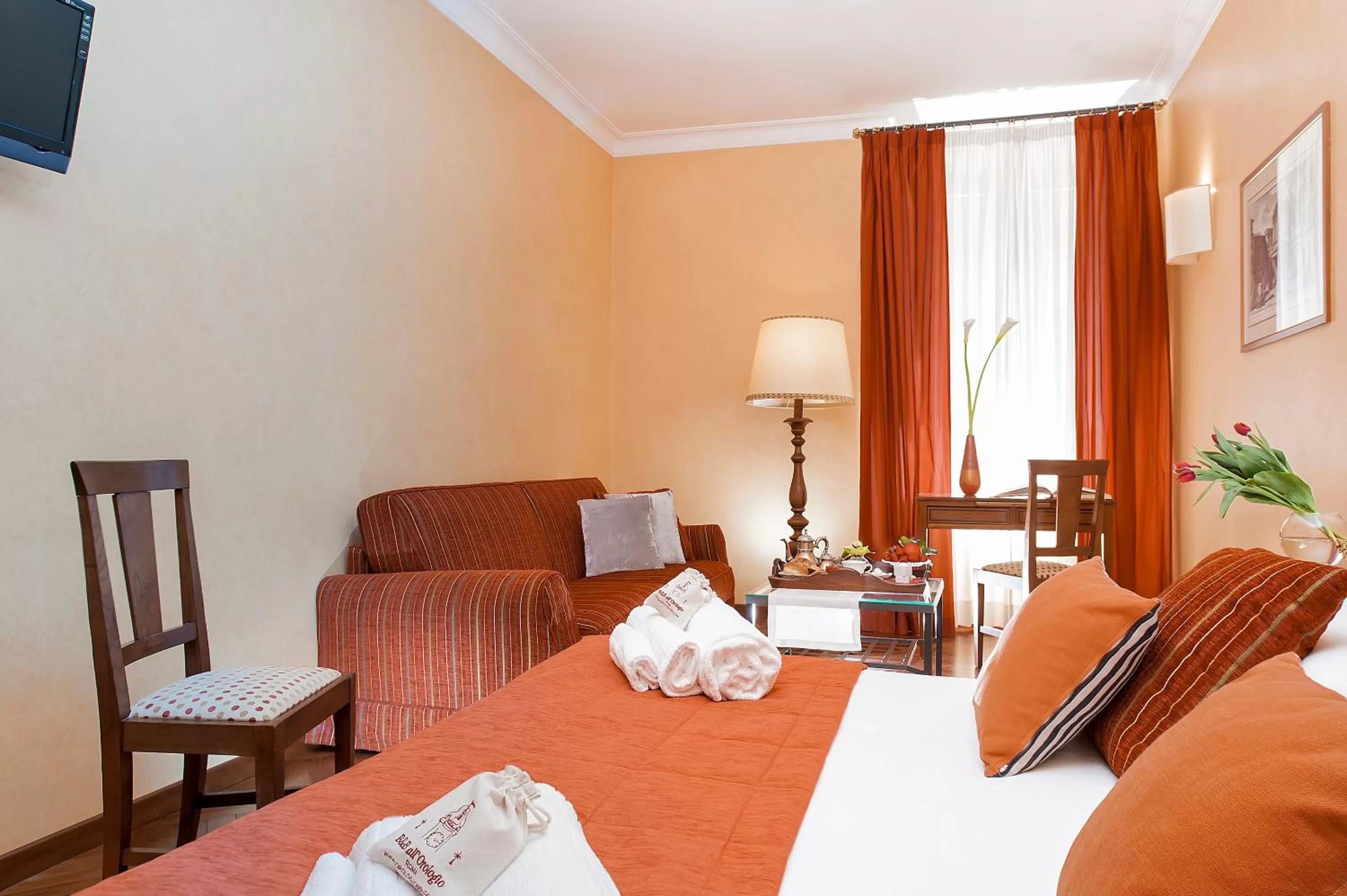 Bedroom, Bed in All'Orologio