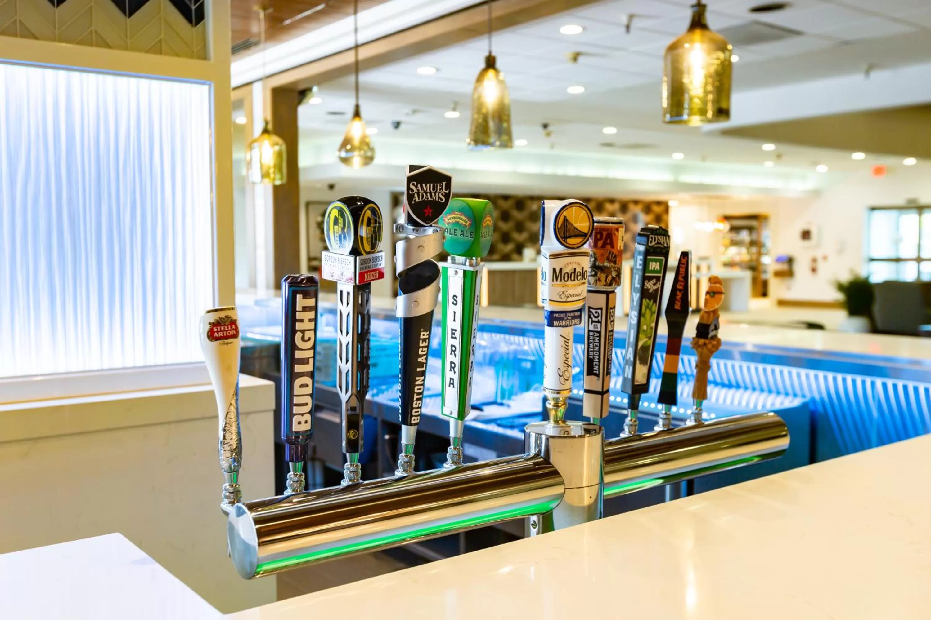Lounge or bar in Holiday Inn San Jose-Silicon Valley by IHG