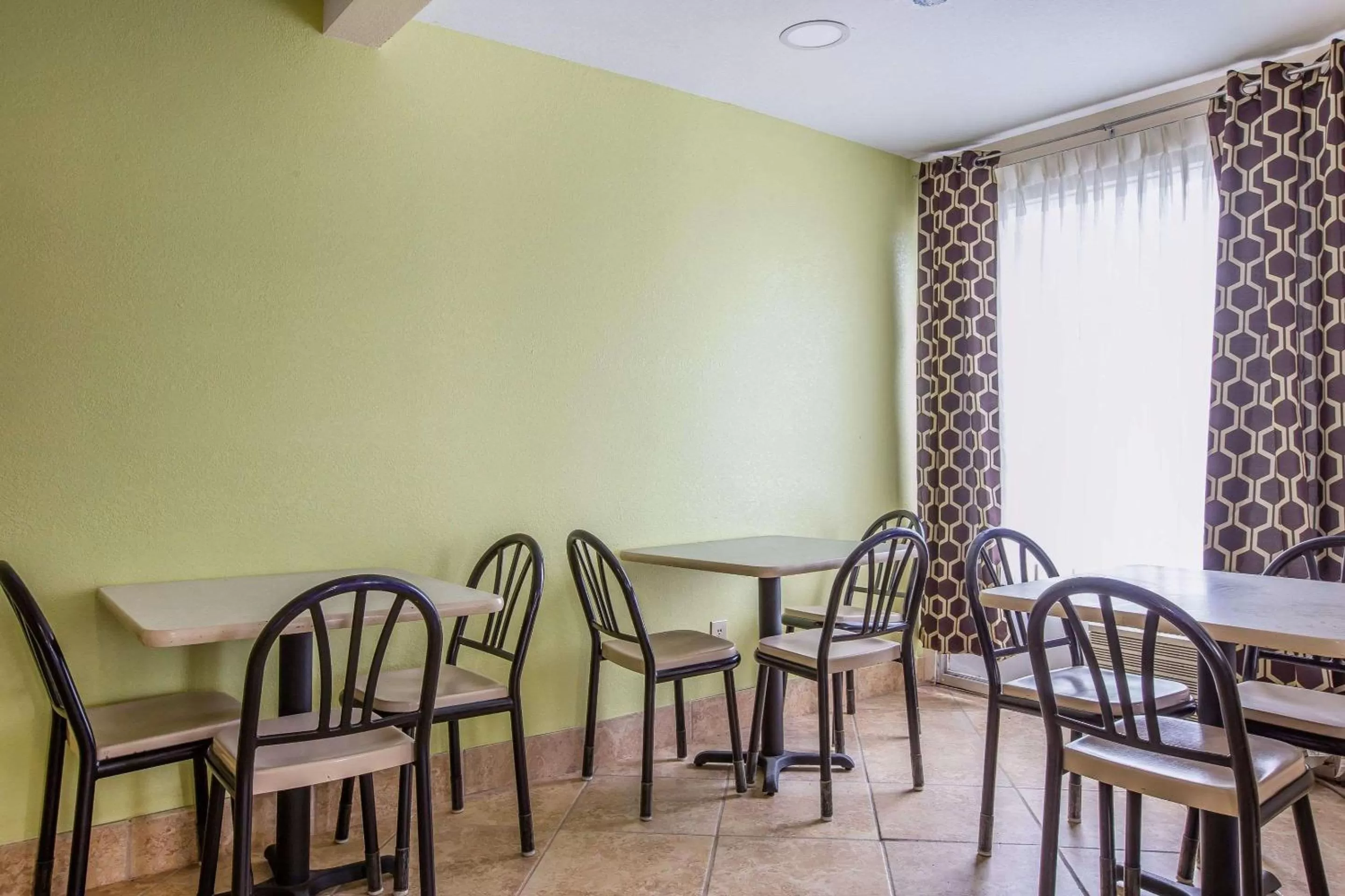 Restaurant/places to eat in Rodeway Inn Laurens