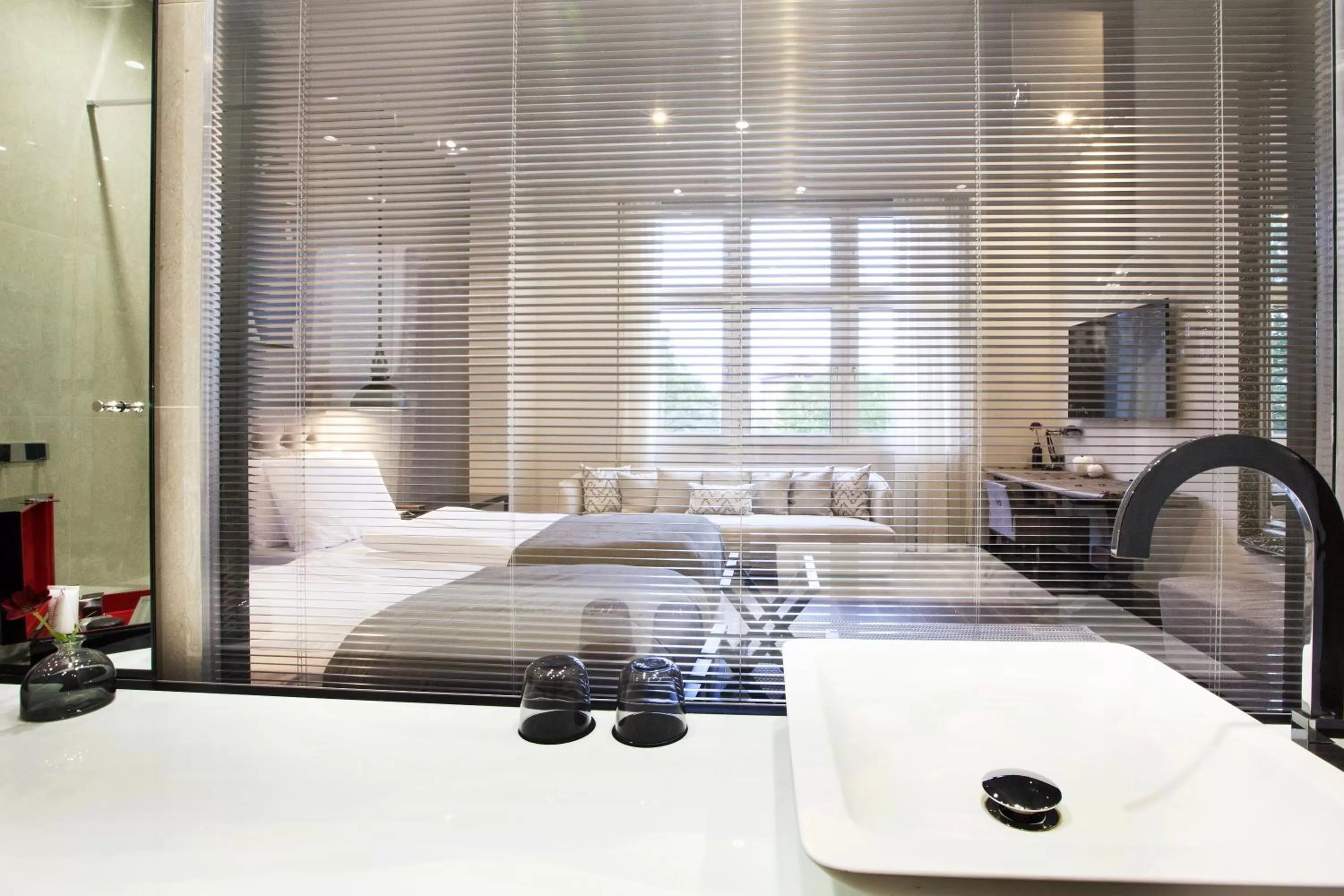 Bathroom, Bed in Quentin XL Potsdamer Platz