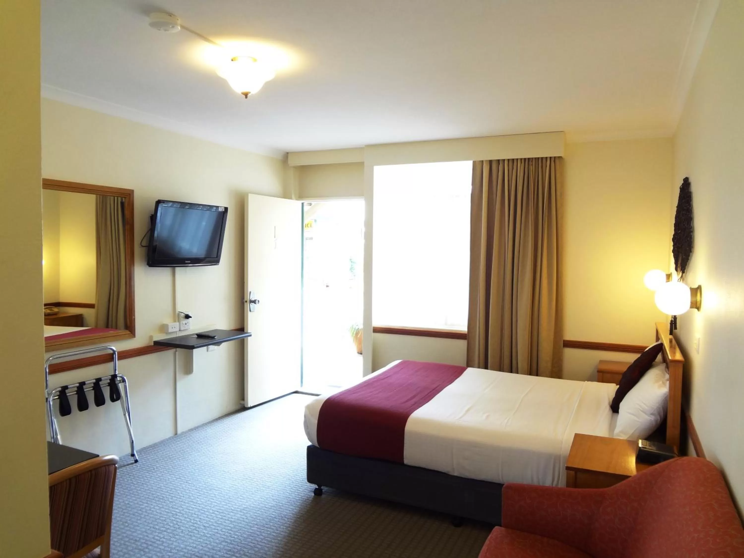 Bed in Three Explorers Motel