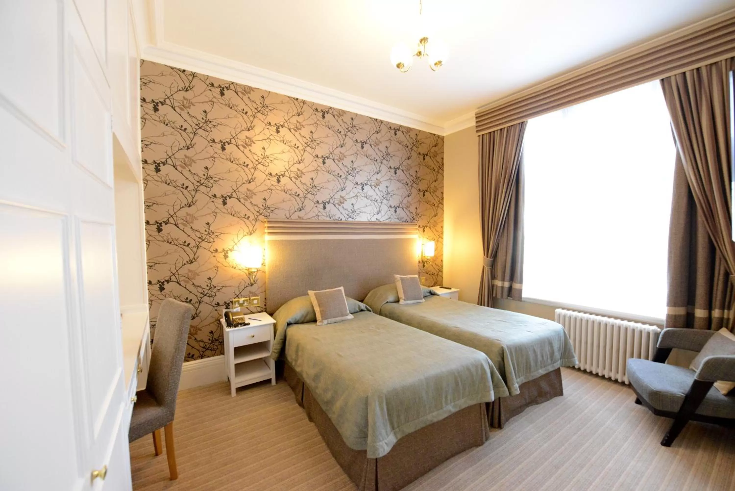 Photo of the whole room, Bed in Burlington Hotel, BW Premier Collection by Best Western