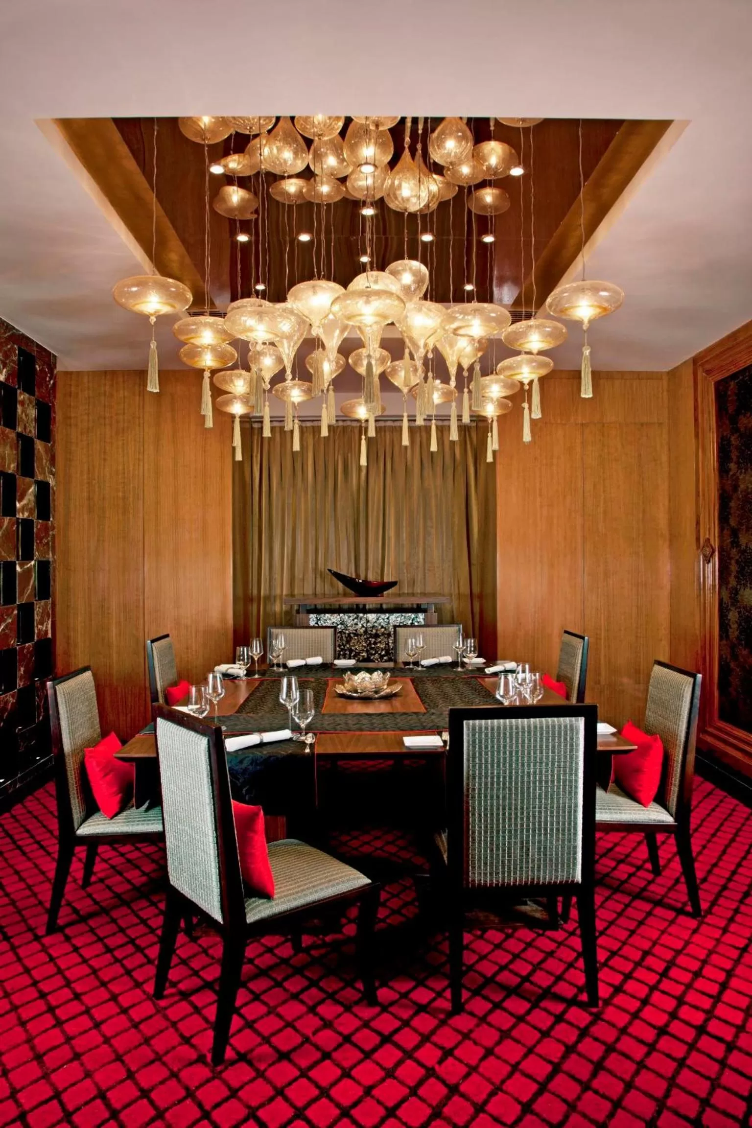 Restaurant/places to eat in Radisson Blu Plaza Delhi Airport