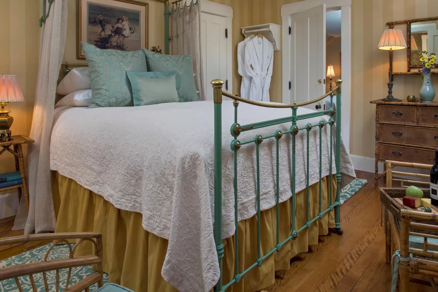 Bed in Jackson House Inn