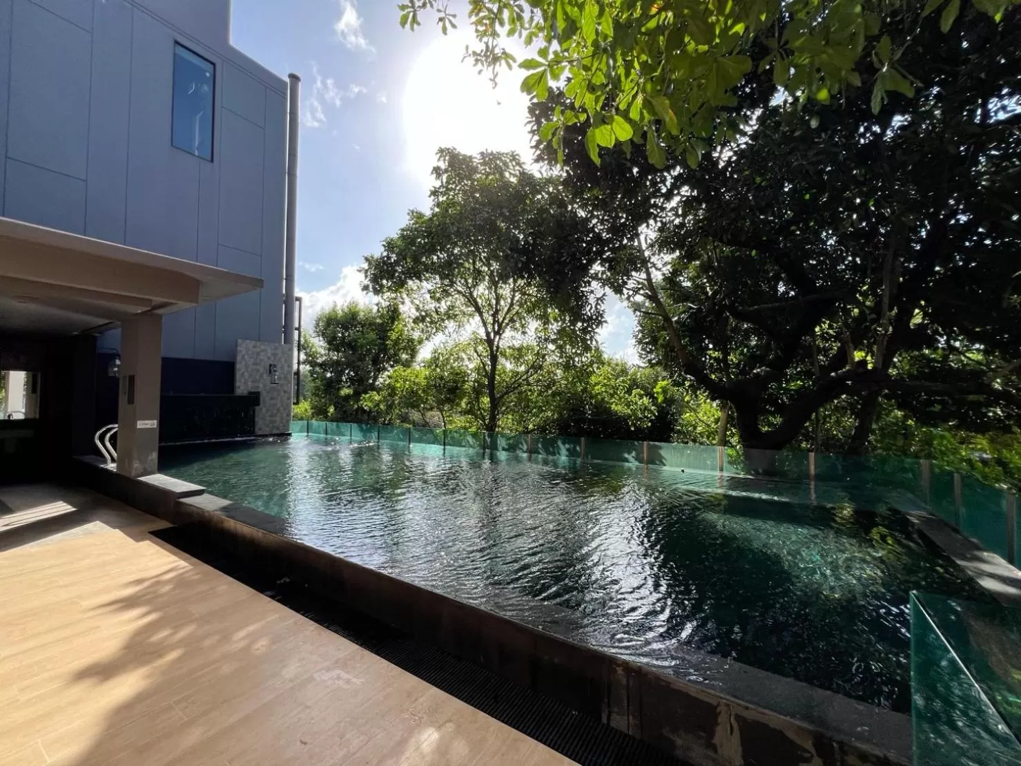 Swimming pool in Hatyai Signature Hotel