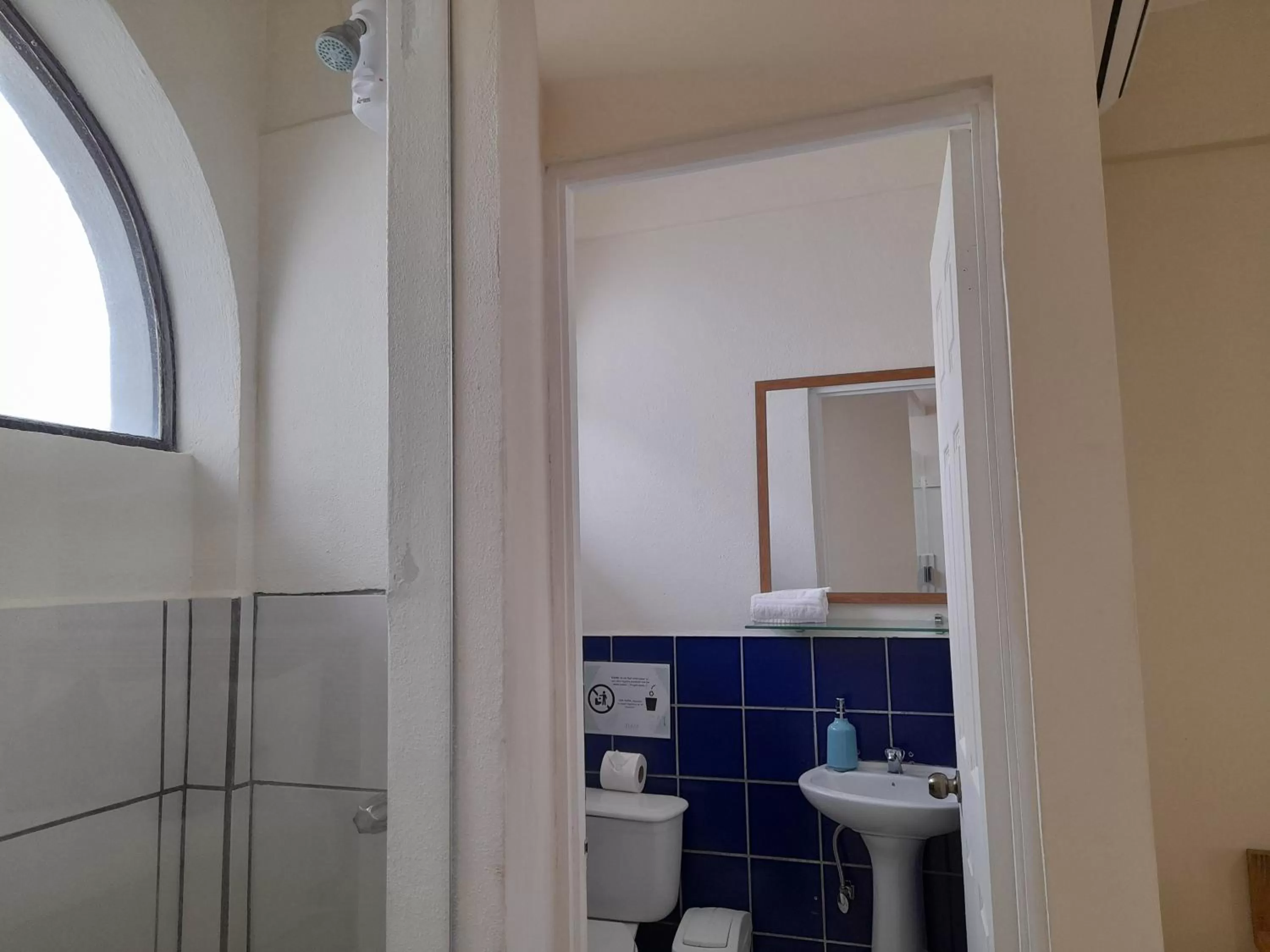 Bathroom in Zulu Surf Hotel Tamarindo