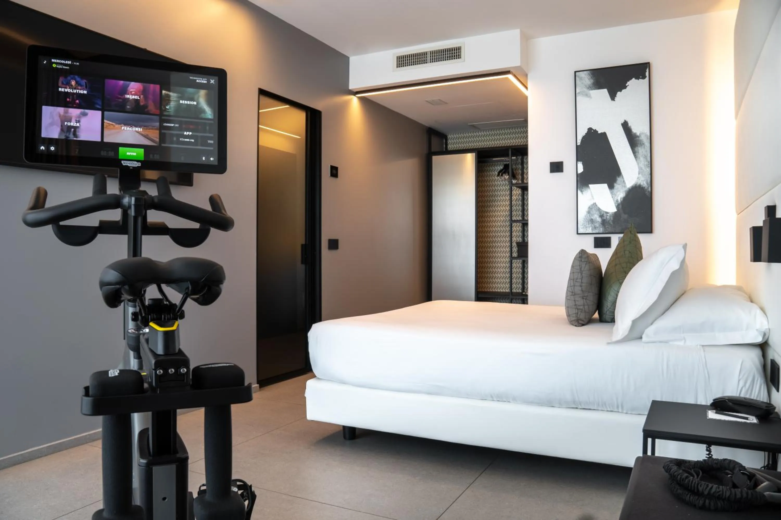 Fitness centre/facilities, Bed in J44 Lifestyle Hotel