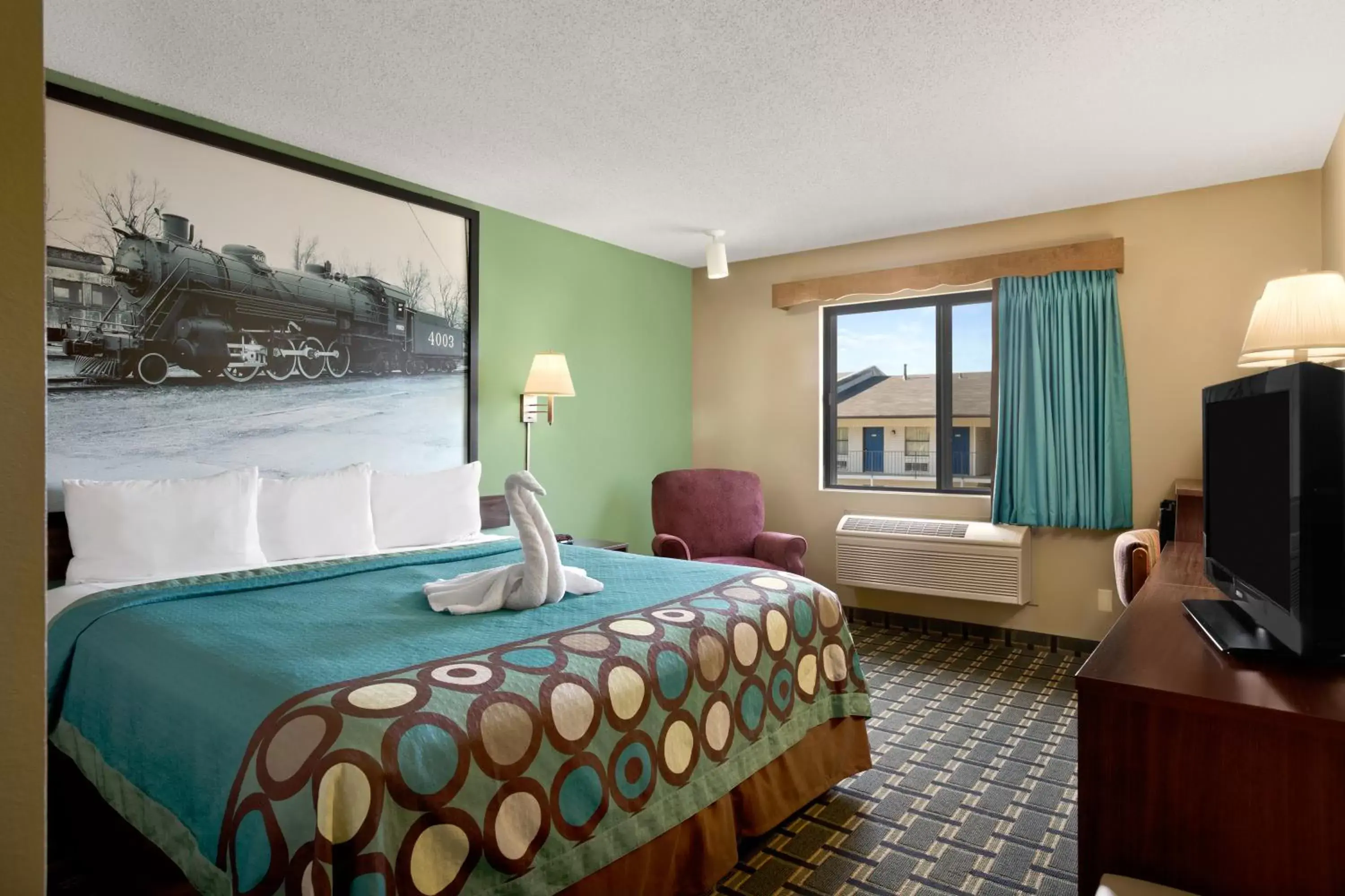 Queen Room - Disability Access/Non-Smoking in Super 8 by Wyndham Russellville Queen Room - Disability Access/Non-Smoking in Super 8 by Wyndham Russellville