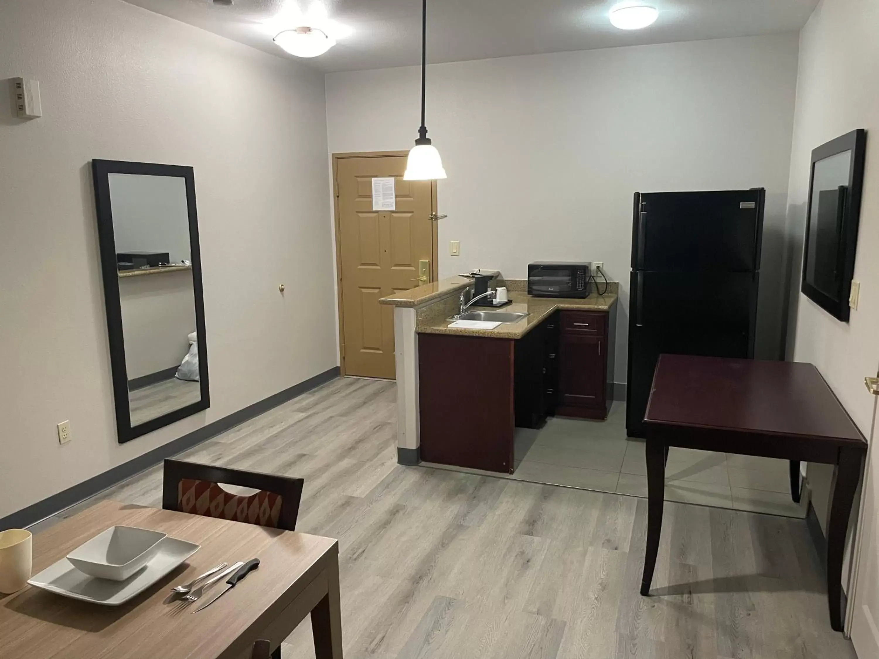 Studio King Suite - Non-Smoking in Country Inn & Suites by Radisson, College Station, TX Studio King Suite - Non-Smoking in Country Inn & Suites by Radisson, College Station, TX