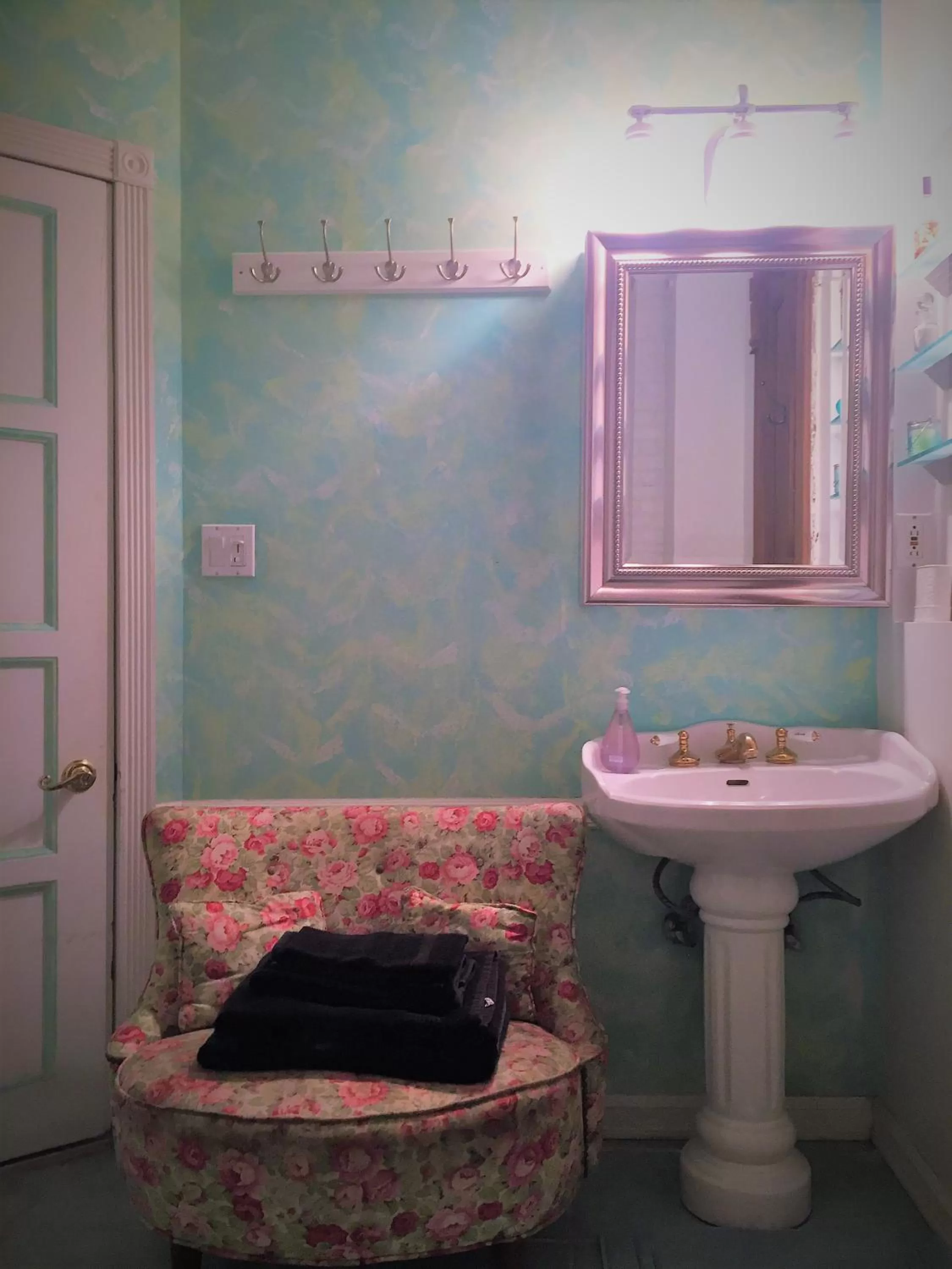 Shower in Harlem Grand