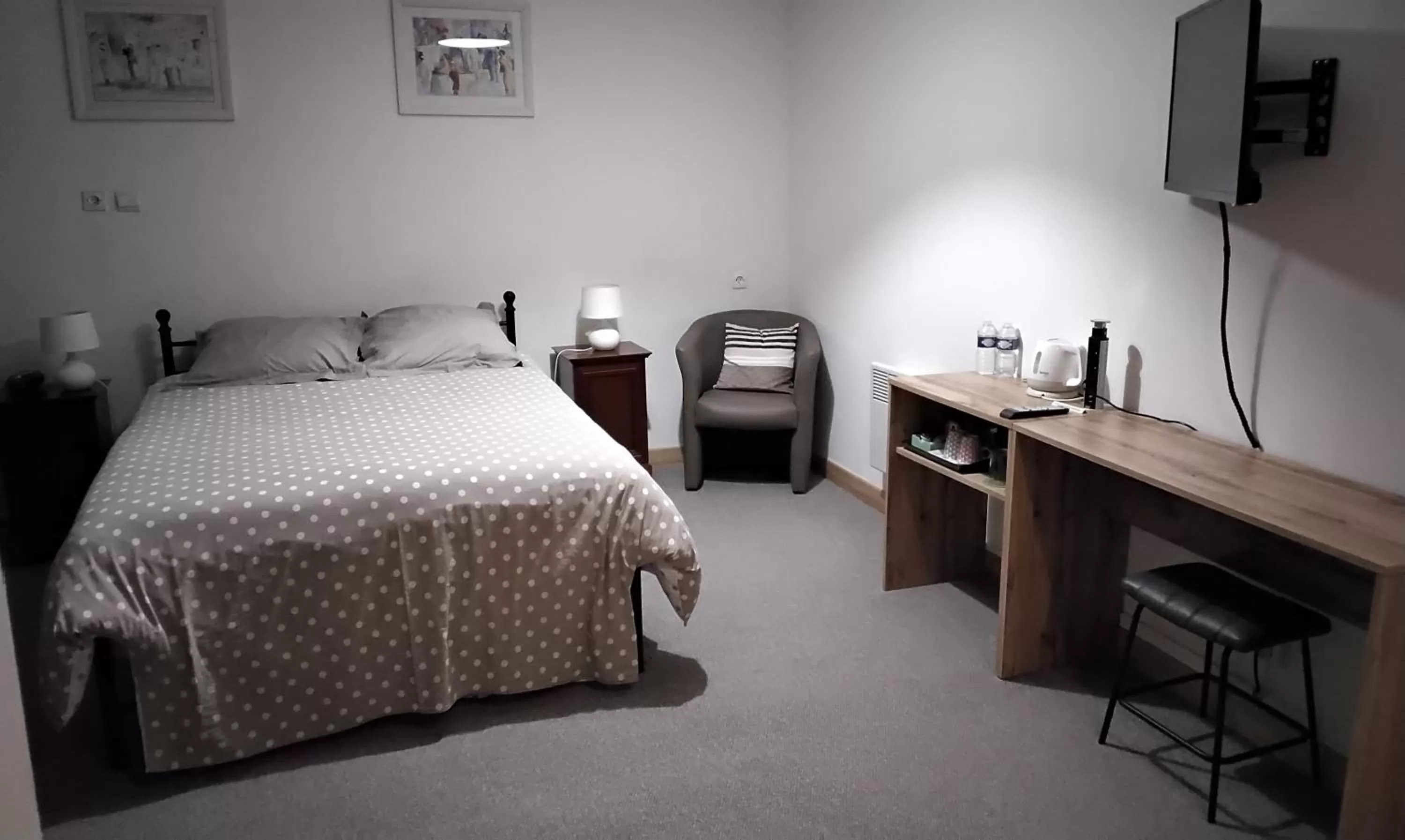 Bedroom, Bed in Le Vieux Logis